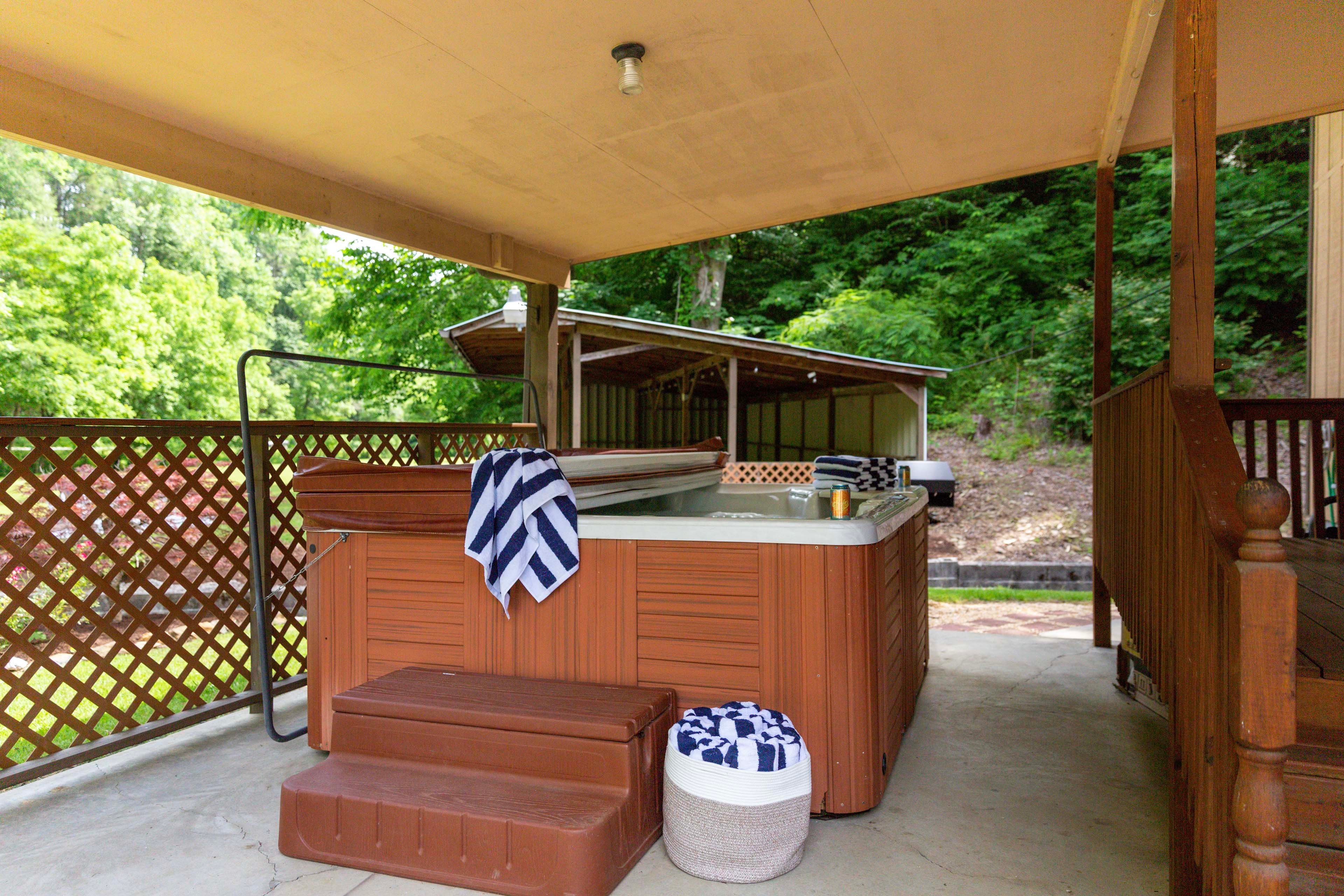 Gatlinburg Vacation Rental | 6BR | 4BA | Hot Tub | 2-Story Home