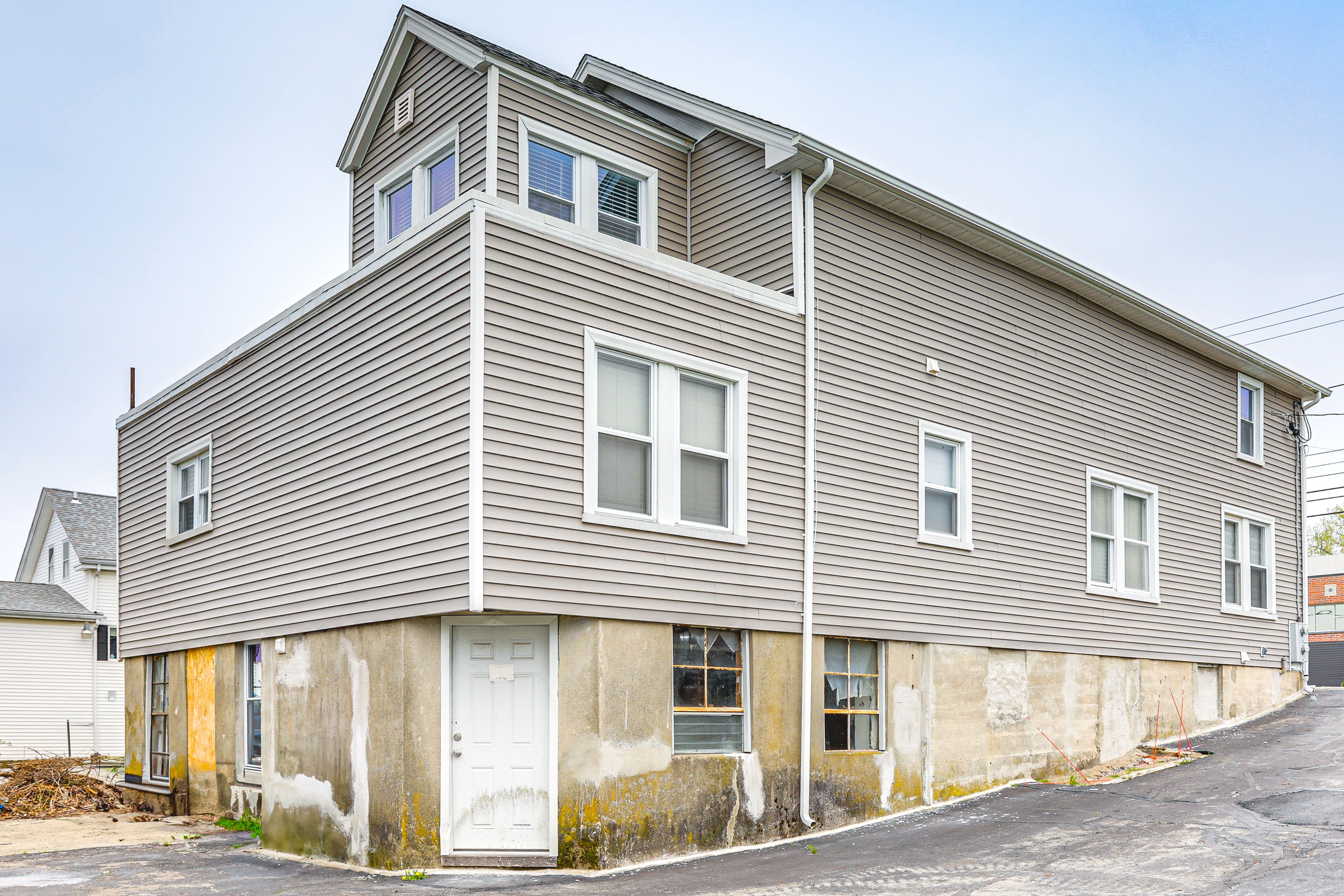Parking | Driveway (2 Vehicles)