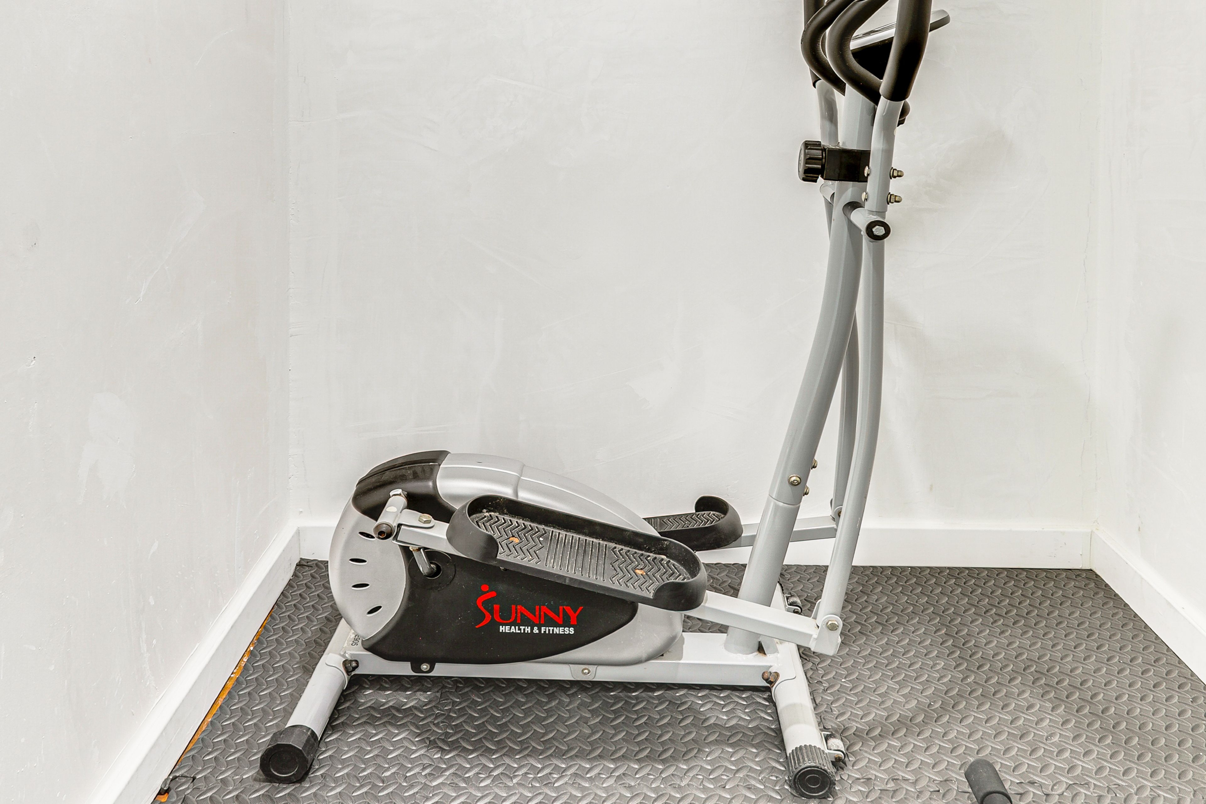 Home Gym | Compact Elliptical Machine