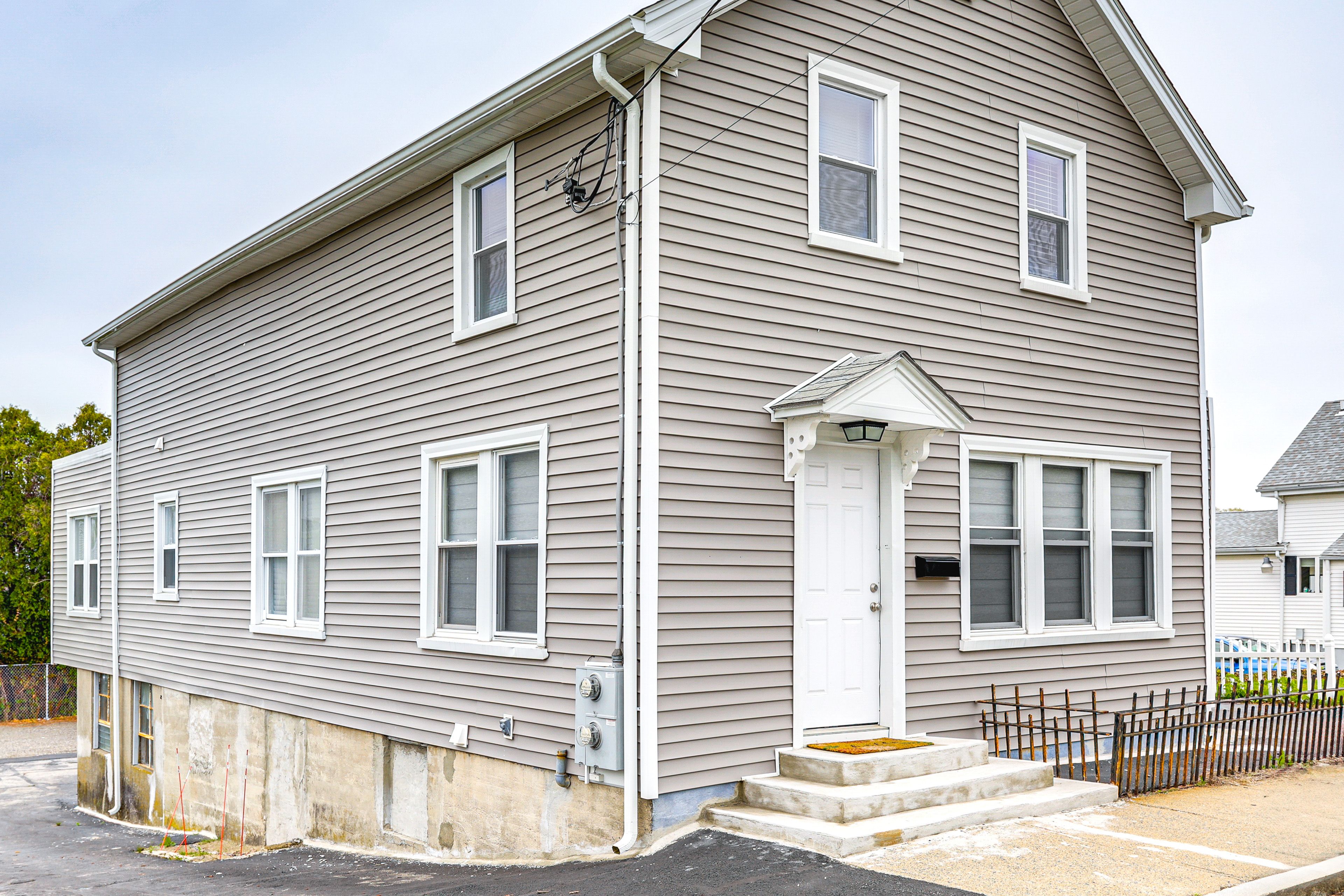 Exterior | Single-Story Apartment | Upper-Floor Unit