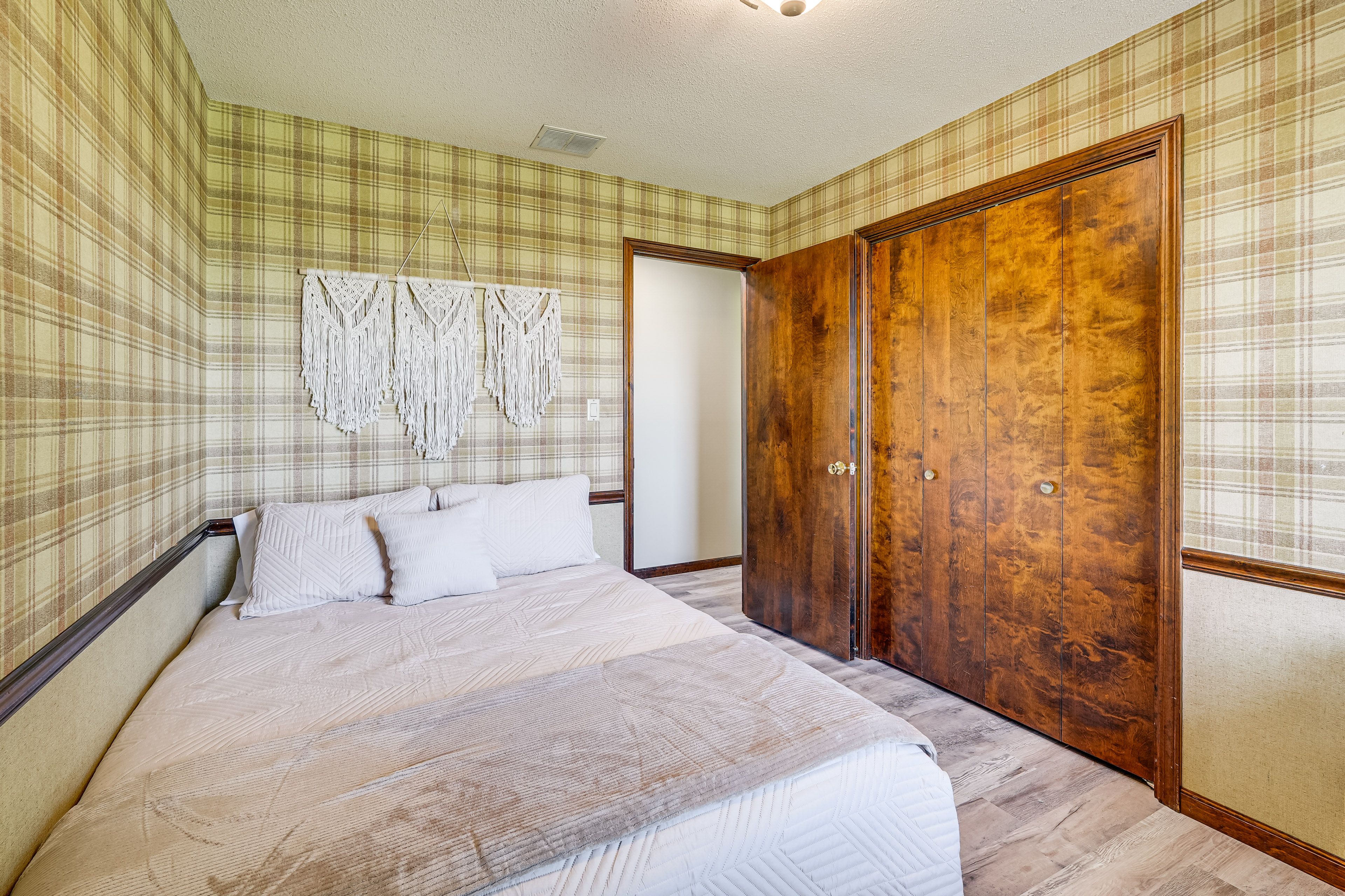 Bedroom 3 | Queen Bed | Smart TV