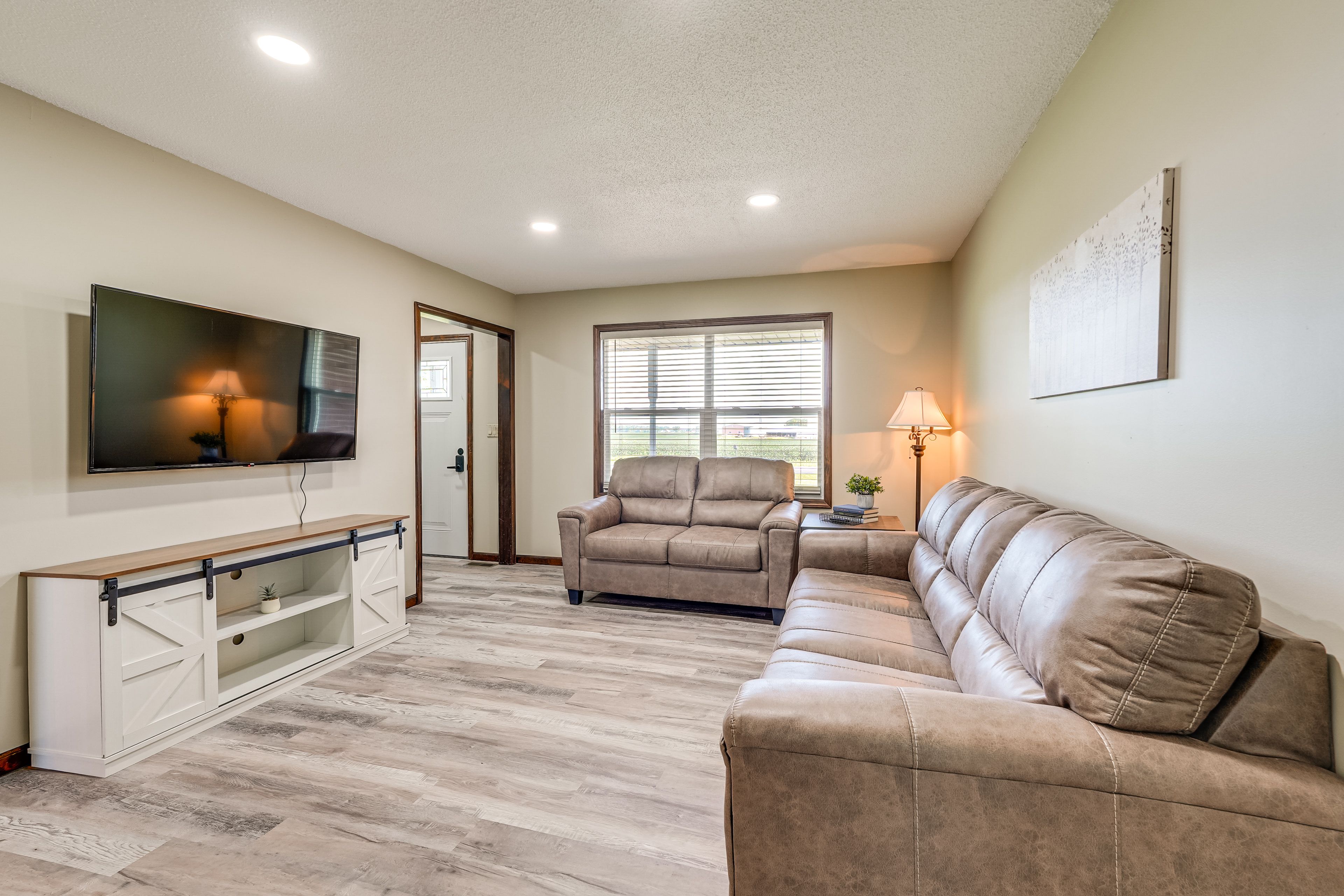 Amboy Vacation Rental | 3BR | 2BA | 1,800 Sq Ft | 2 Steps Required