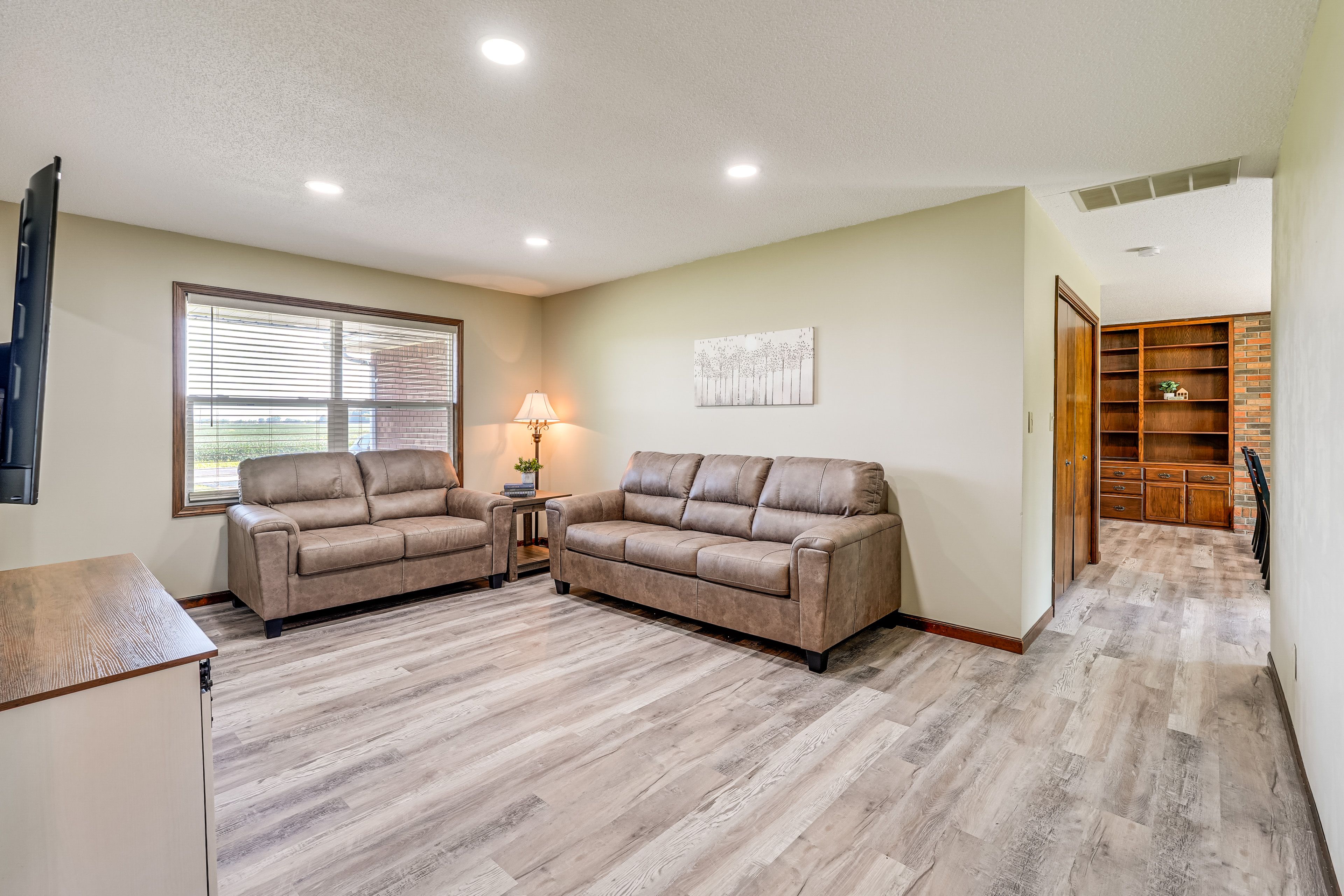 Living Room | Queen Sleeper Sofa | Smart TV | Free WiFi