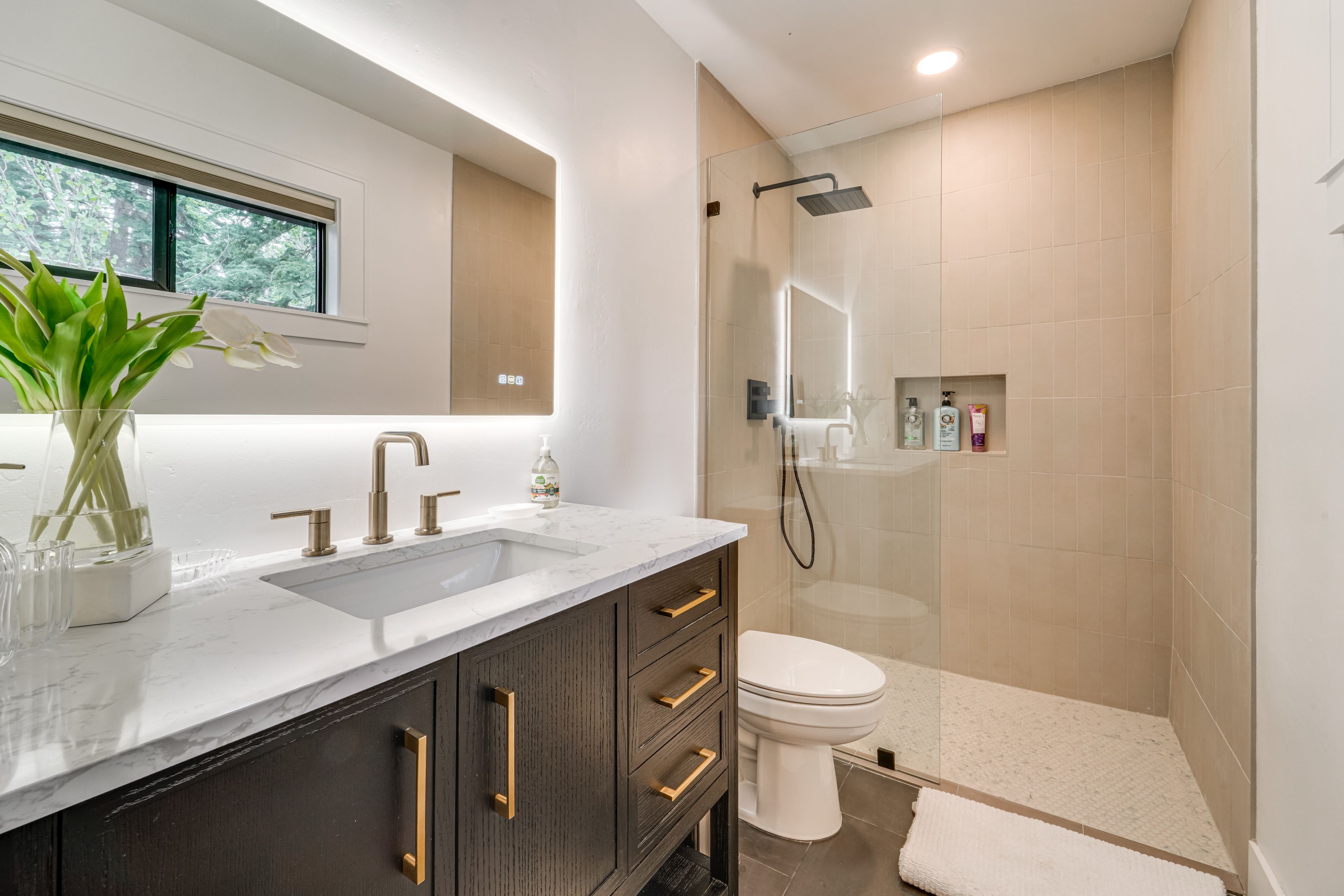 Full Bathroom | 2nd Floor