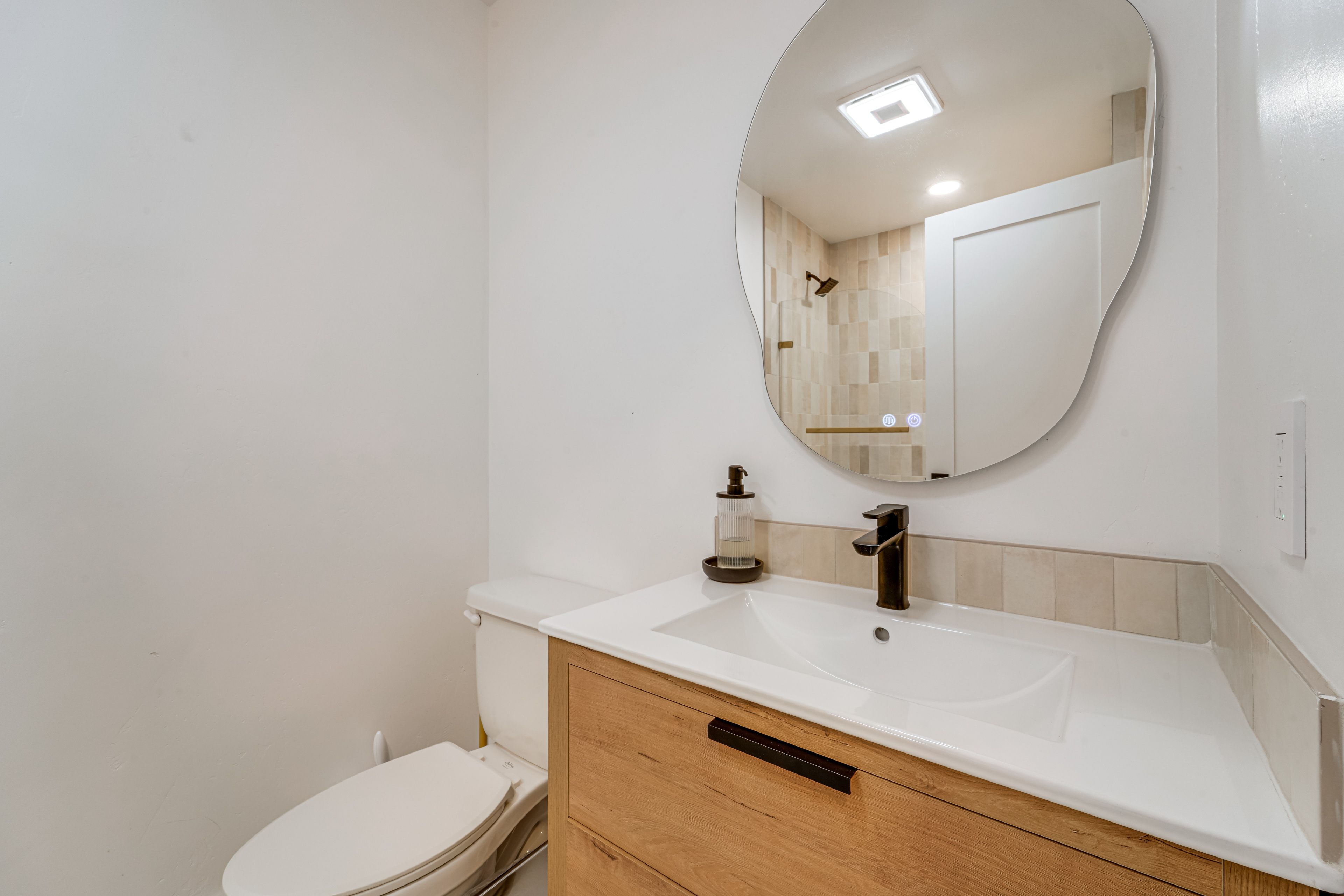 Full Bathroom | 2nd Floor