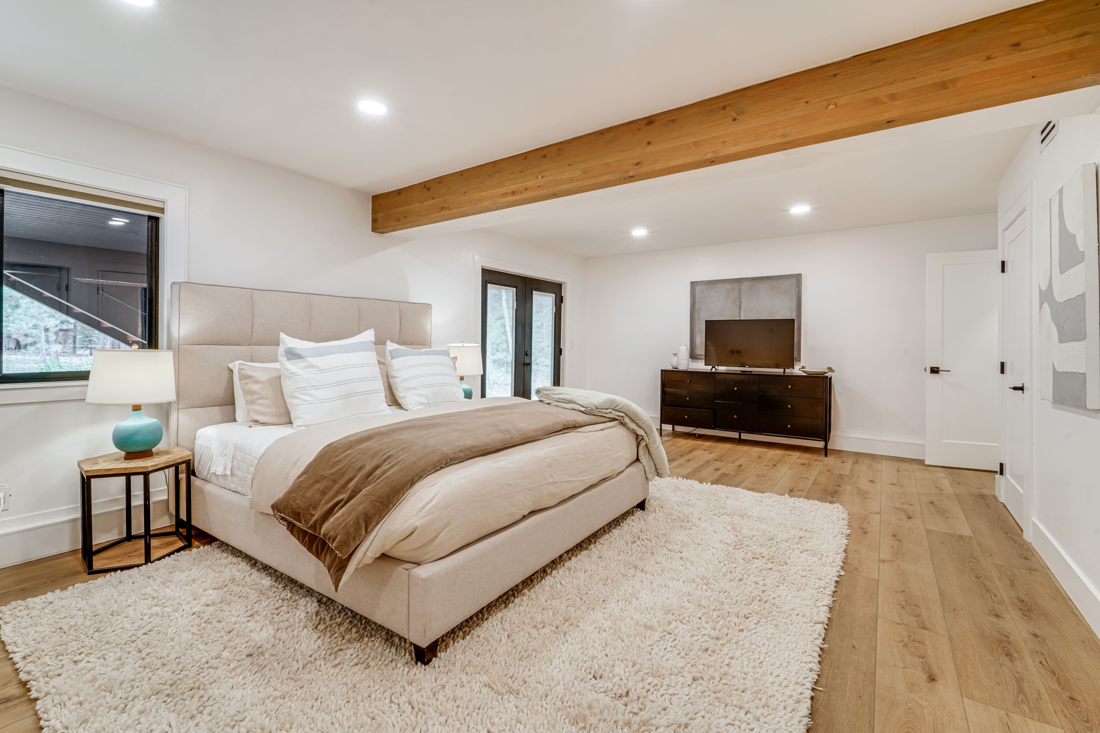 Bedroom 1 | 1st Floor | King Bed | En-Suite Bathroom