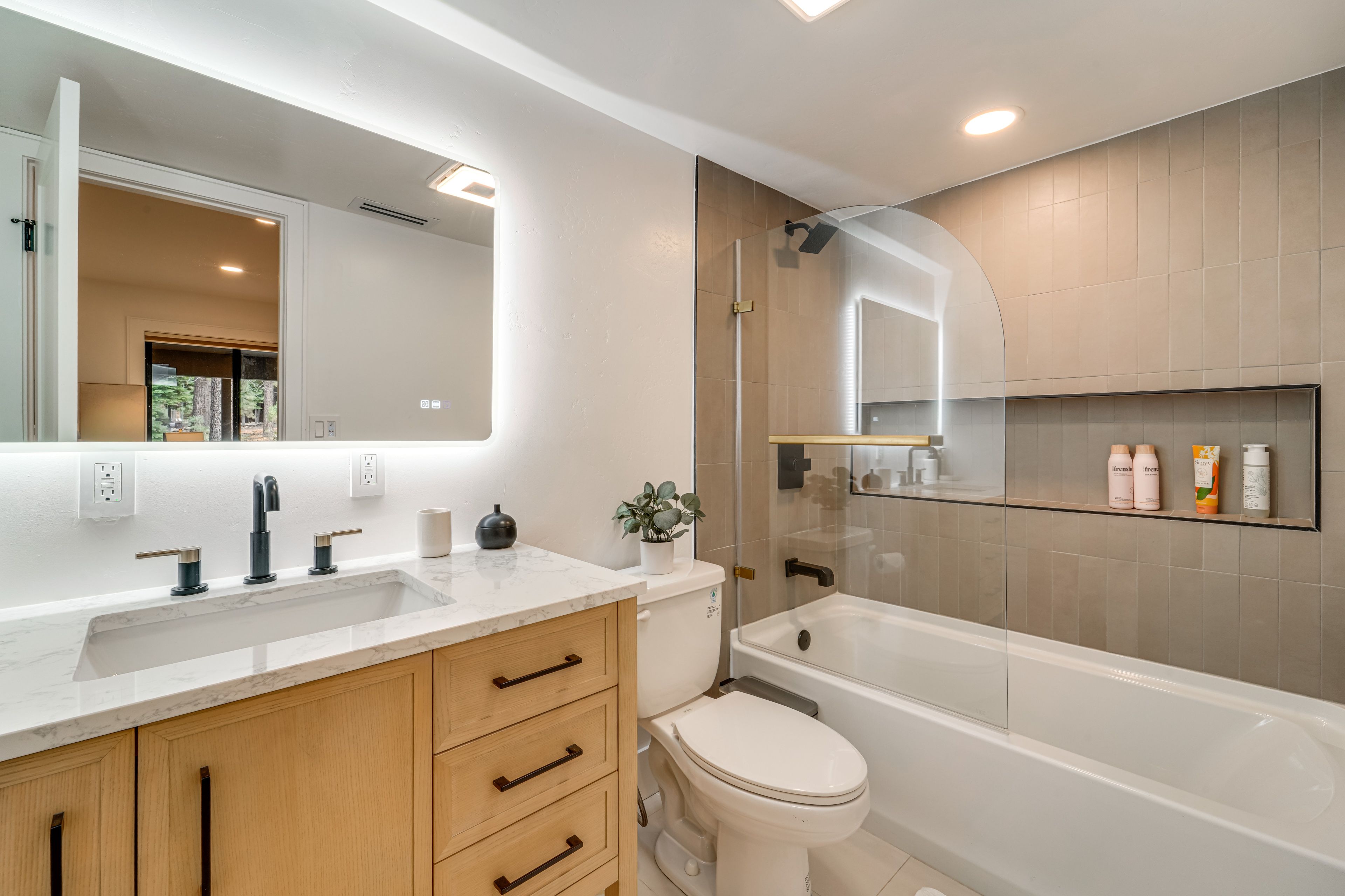 En-Suite Bathroom | 1st Floor | Towels Provided