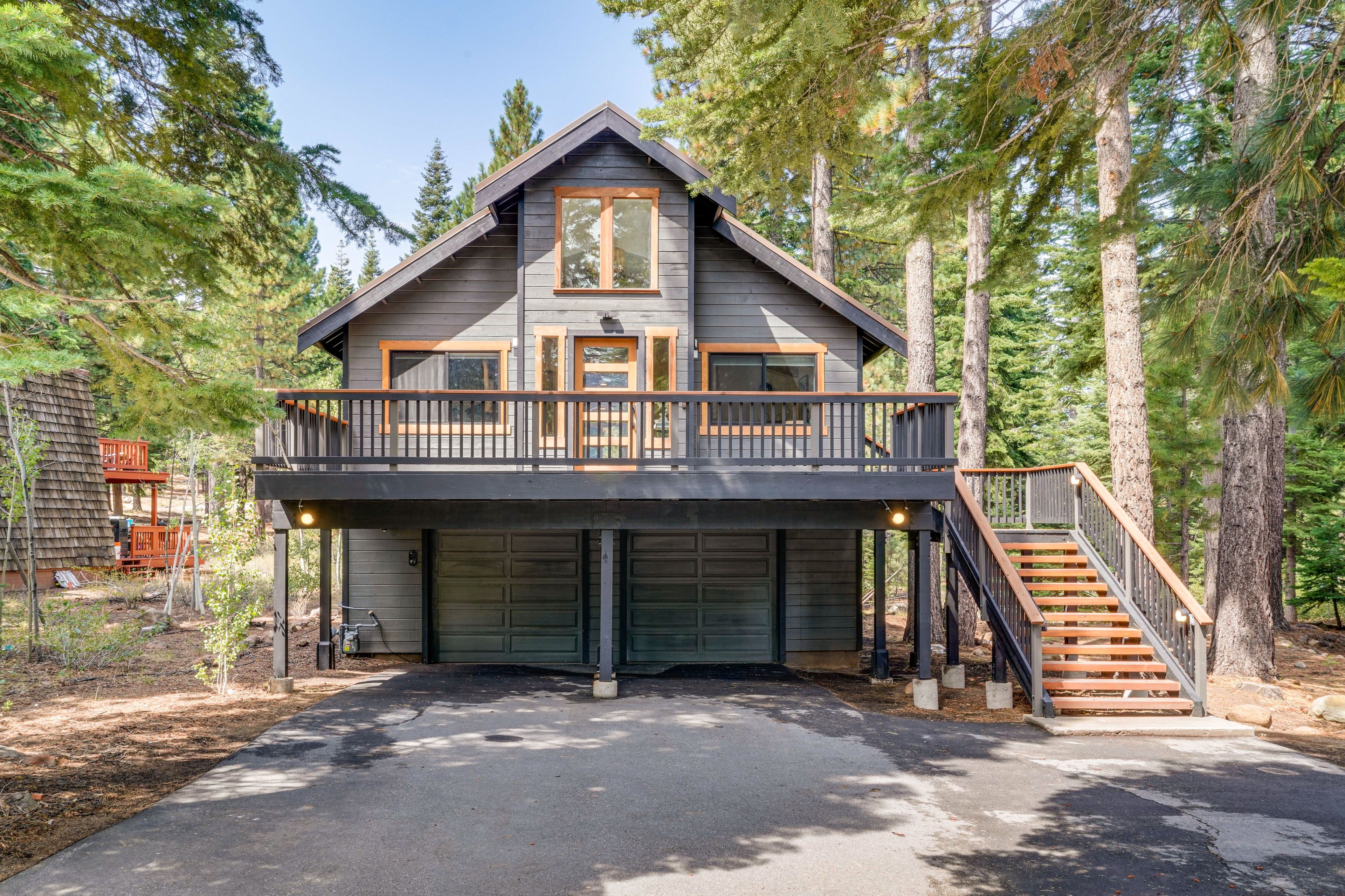 Exterior | Parking | Driveway (4 Vehicles)