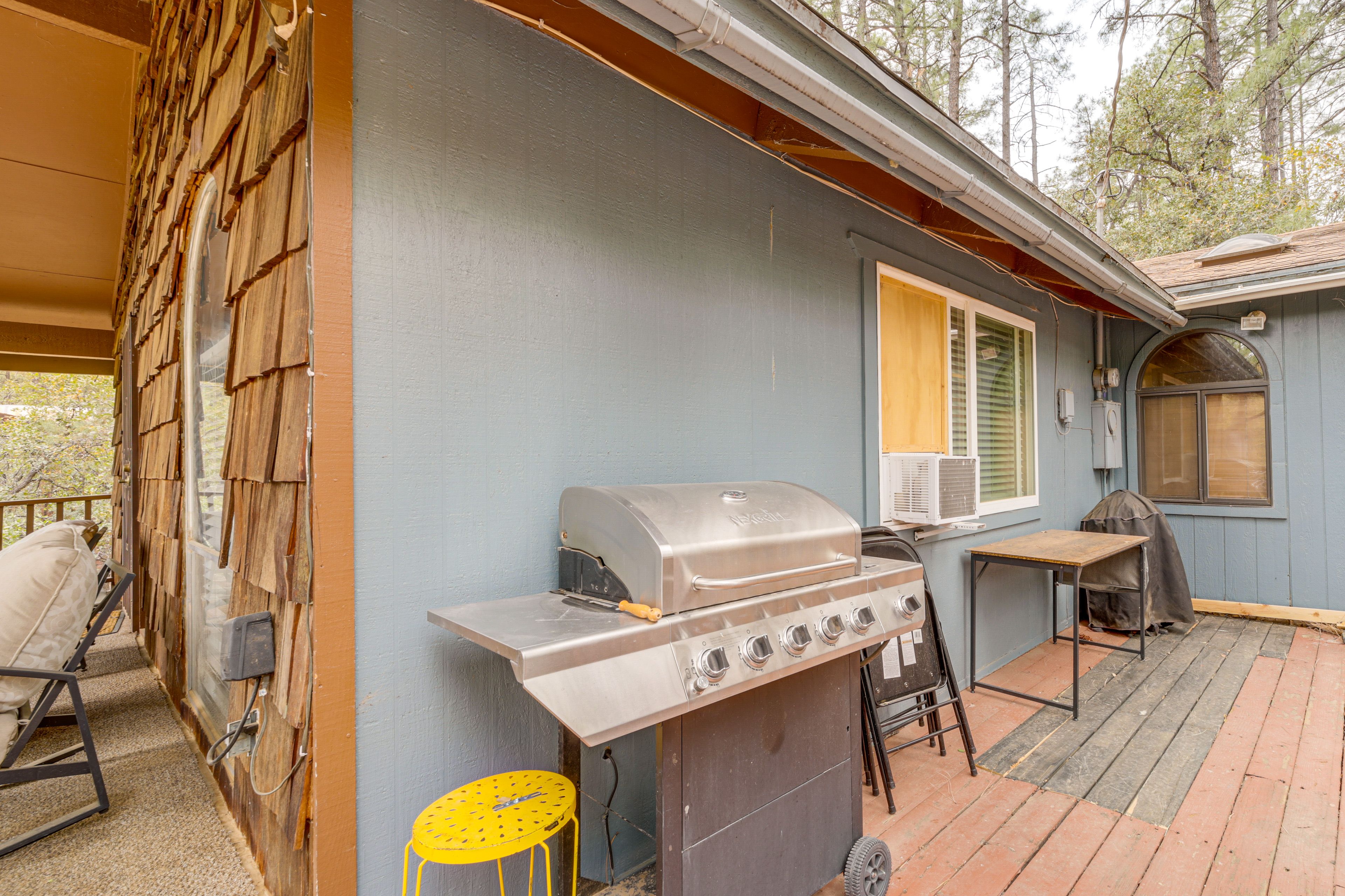 Deck/Balcony | Gas Grill | Charcoal Grill