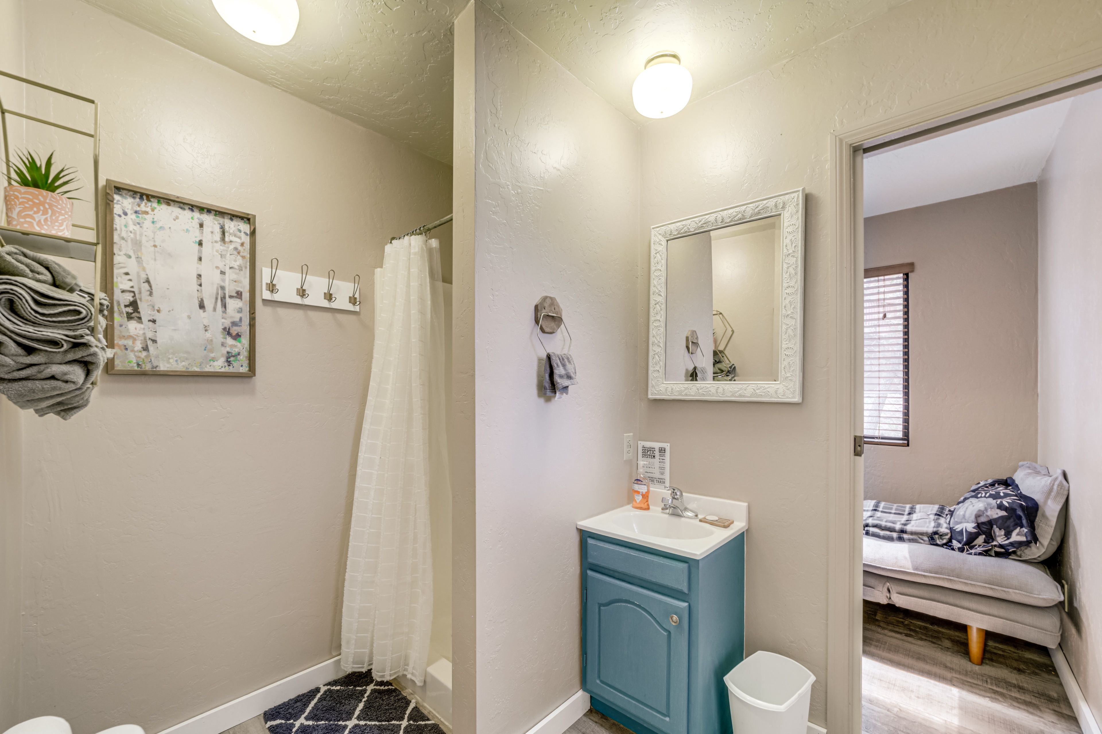 Full Bathroom | Complimentary Toiletries