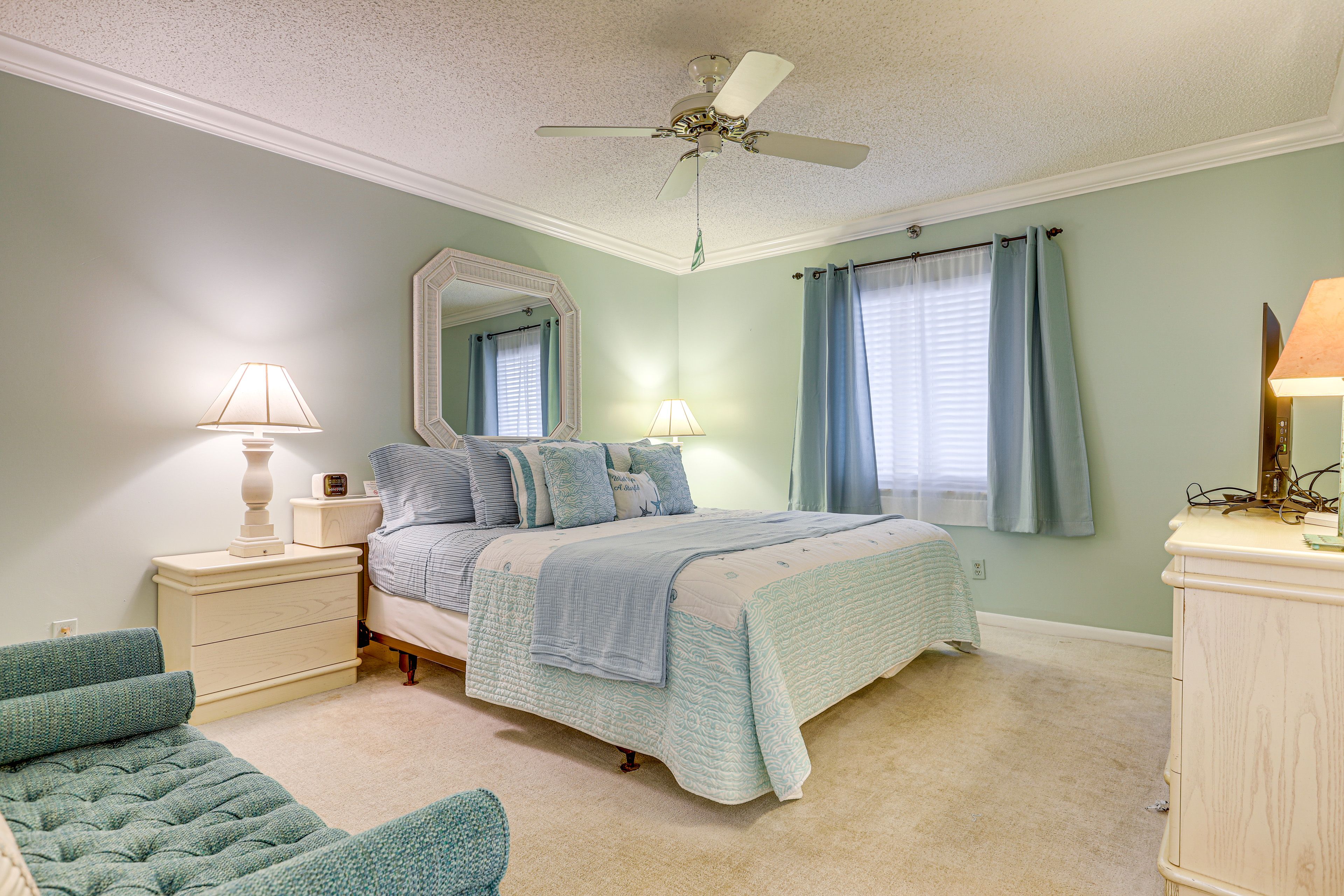 Bedroom | King Bed | Smart TV