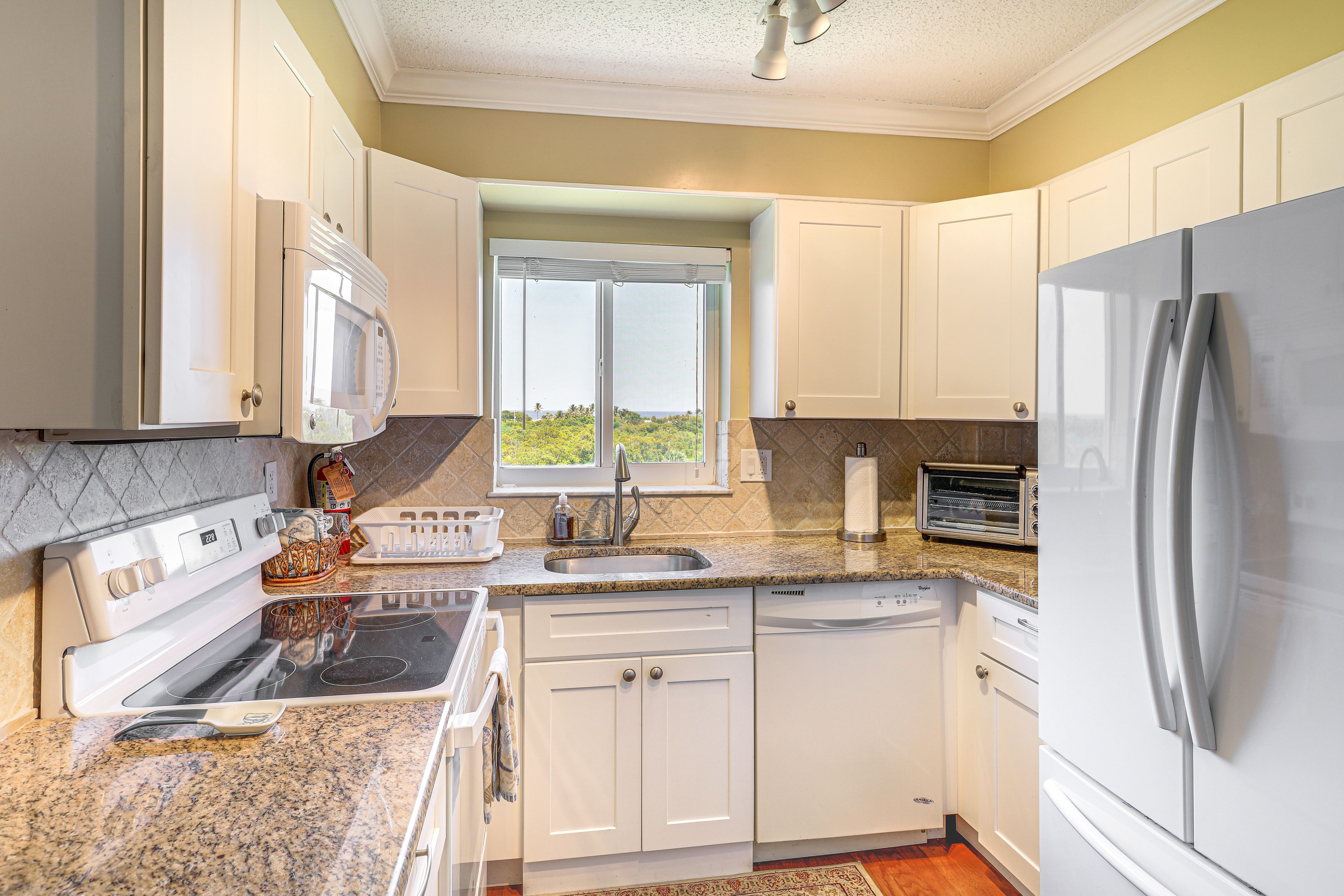 Kitchen | Drip Coffee Pot | Keurig