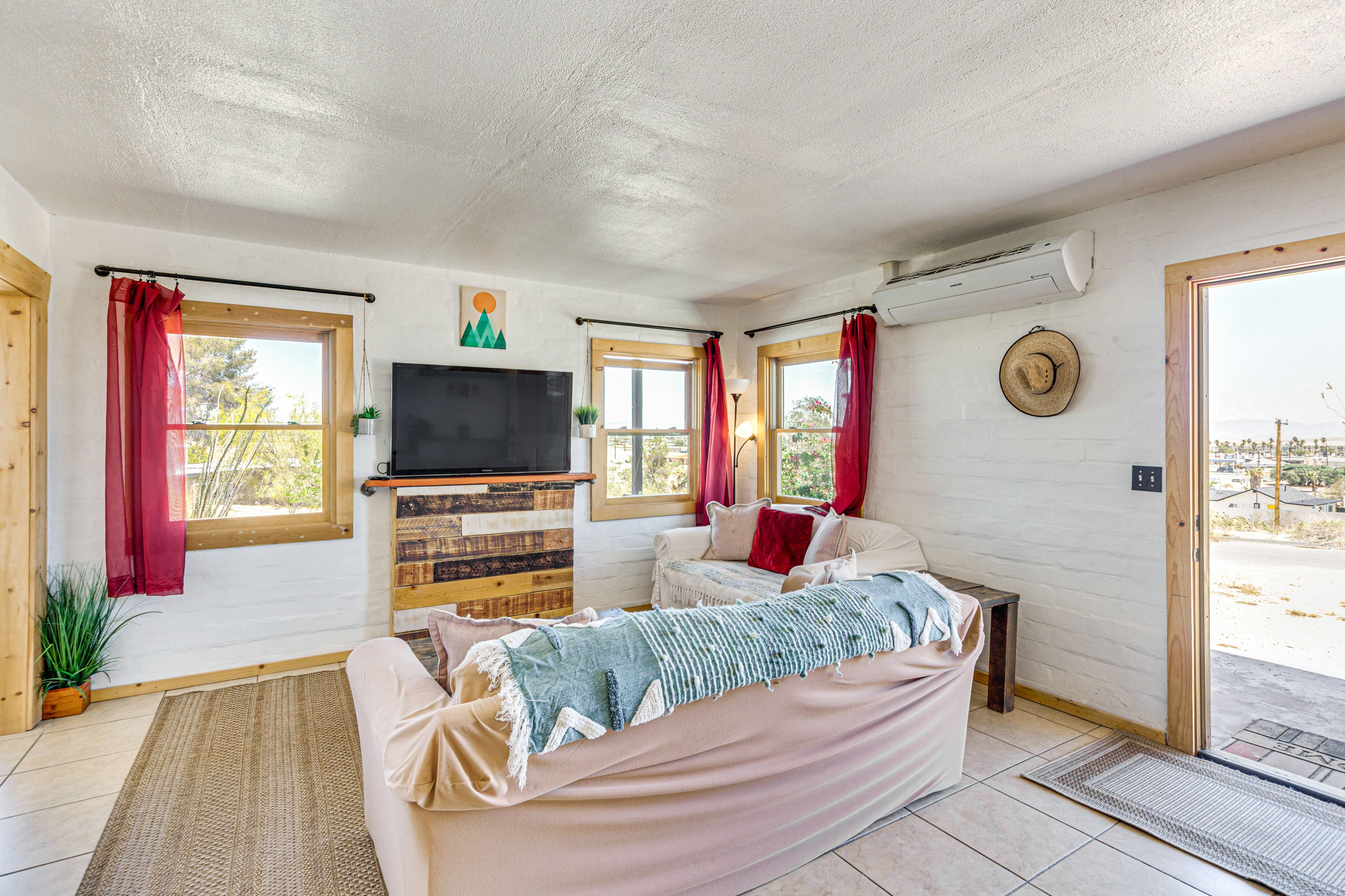 Living Room | Mini-Splic A/C & Heating