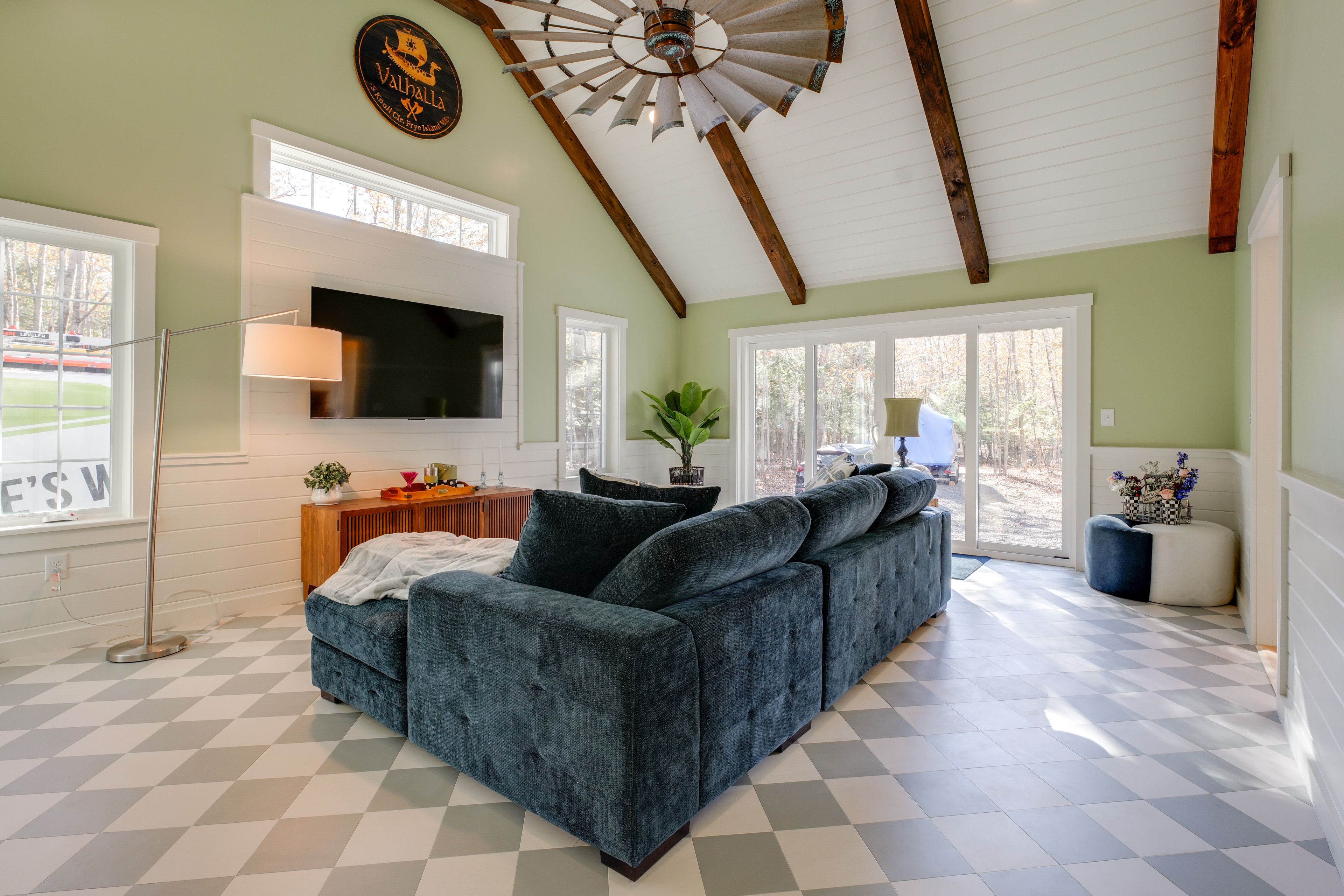 Front Living Area | Smart TV | Board Games