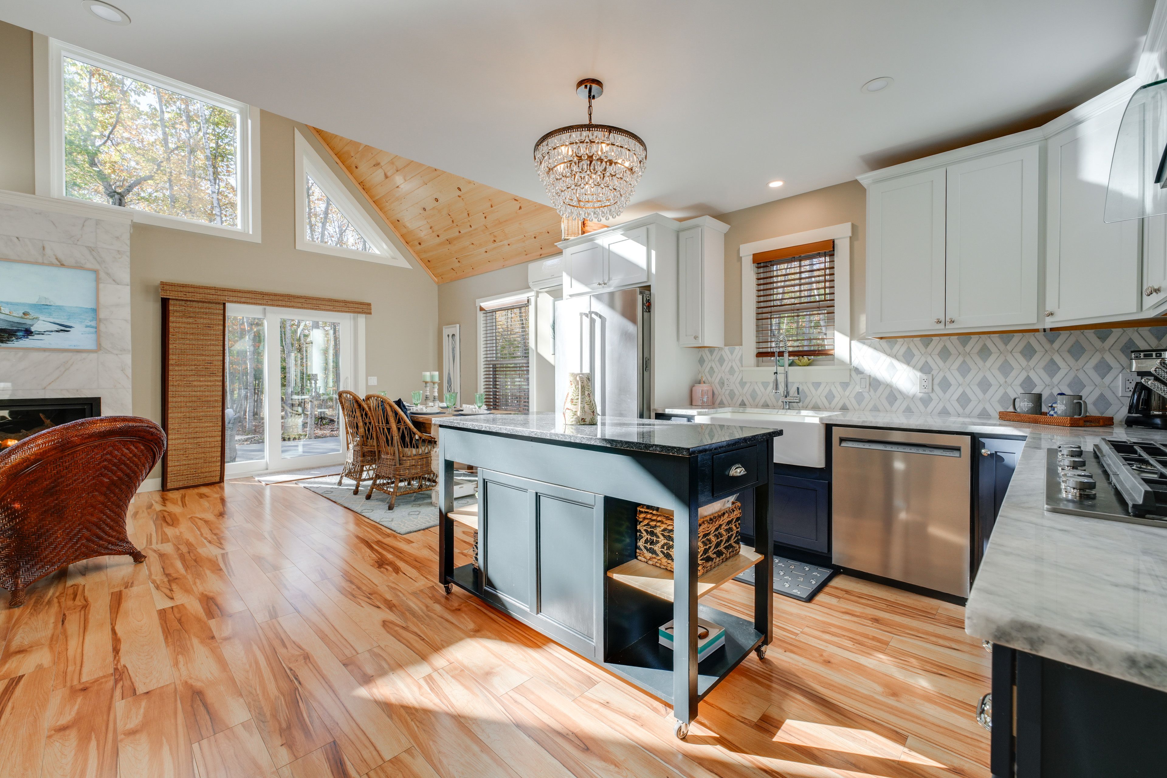 Kitchen | Dining Table