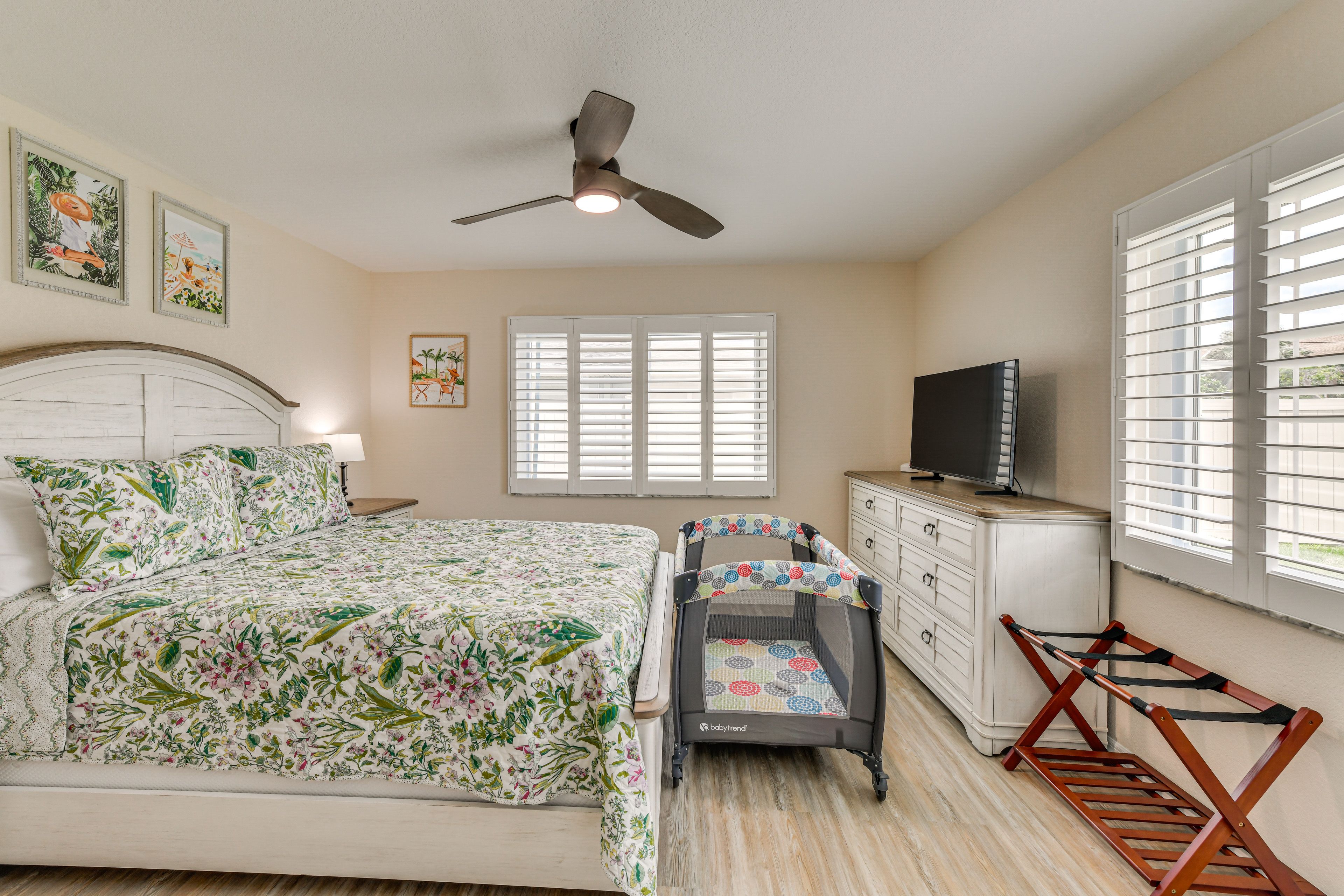 Bedroom 1 | King Bed | Smart TV