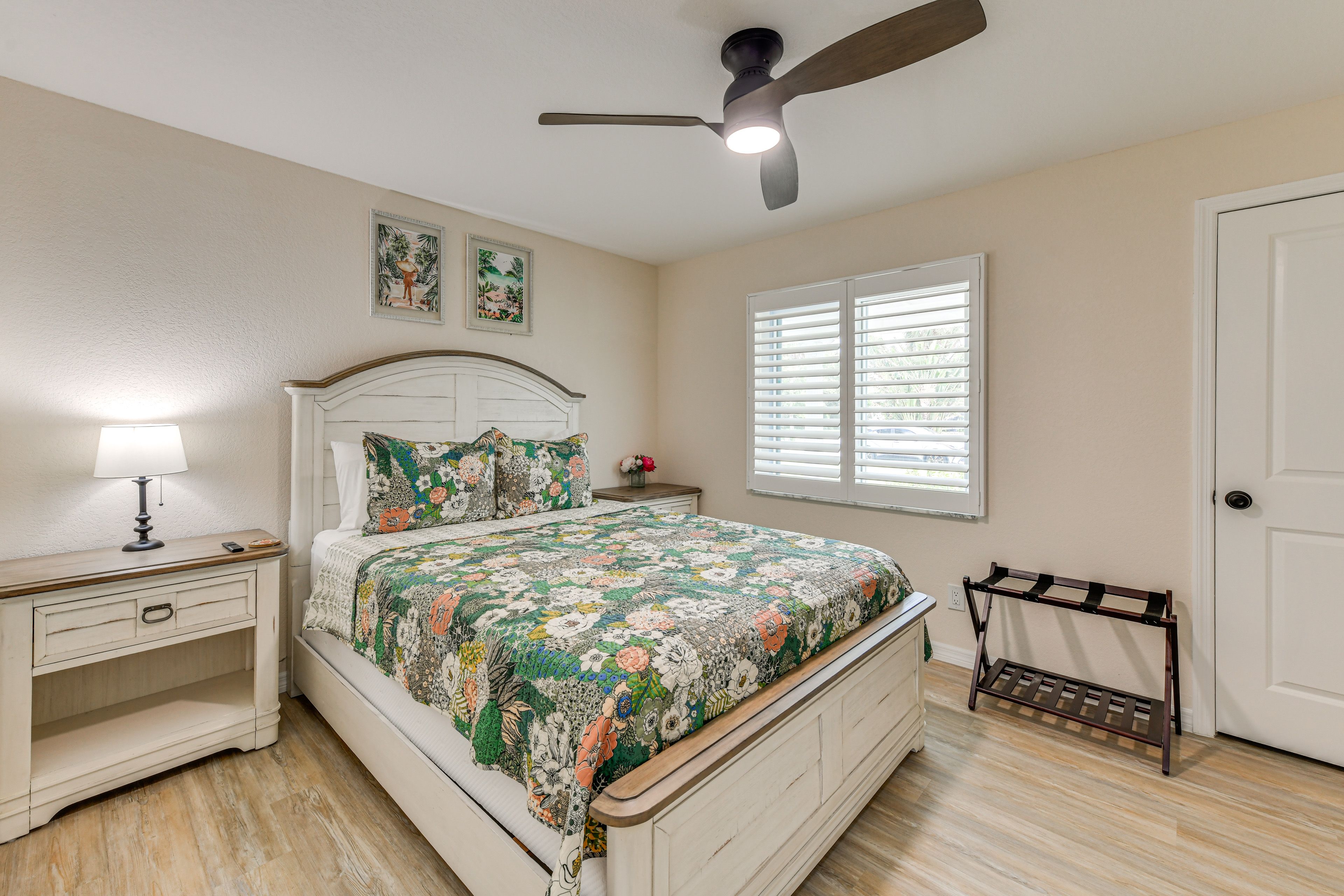 Bedroom 3 | Queen Bed | Smart TV
