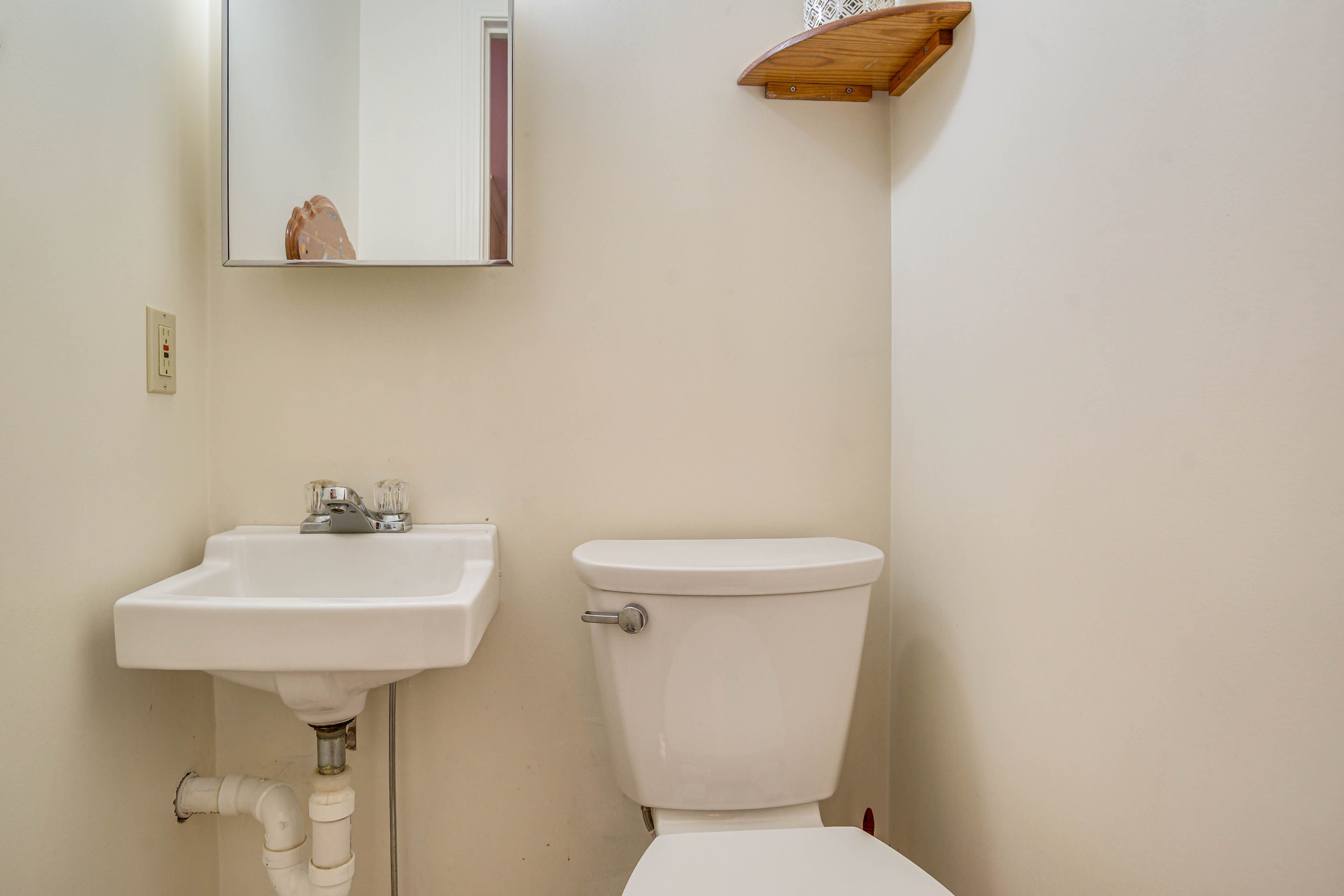 Half Bathroom | Main Floor