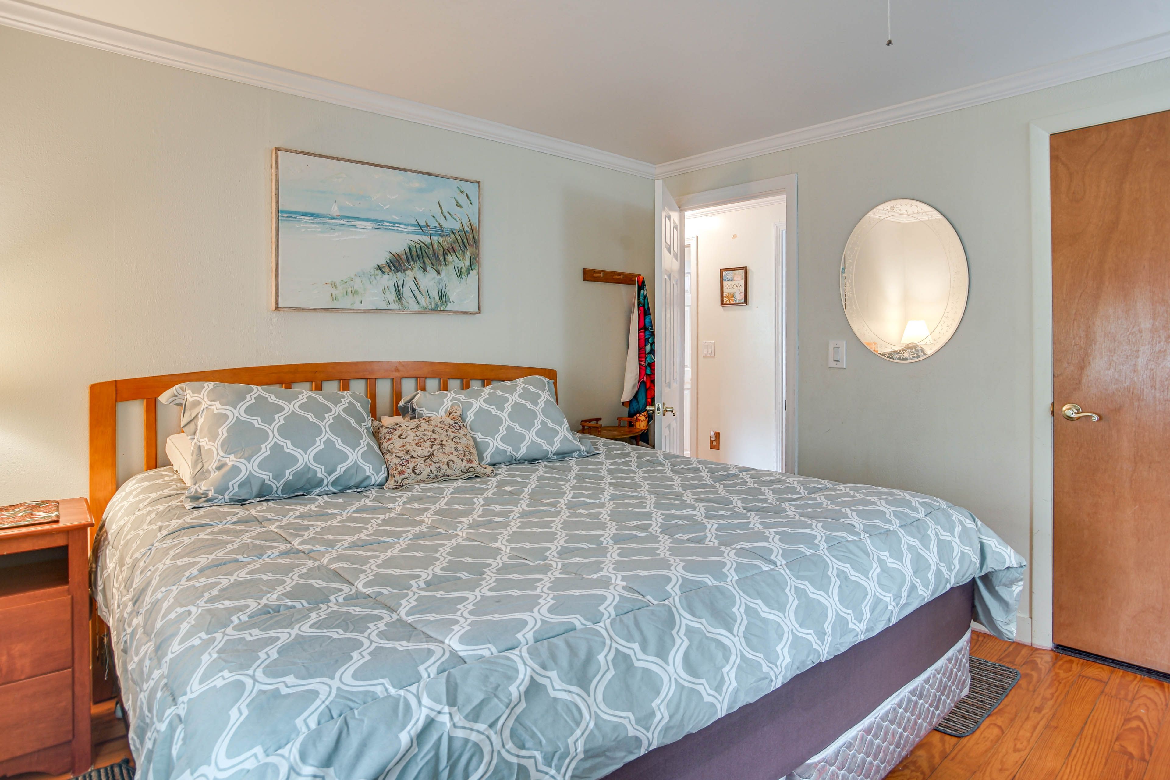 Bedroom 1 | King Bed | Main Floor