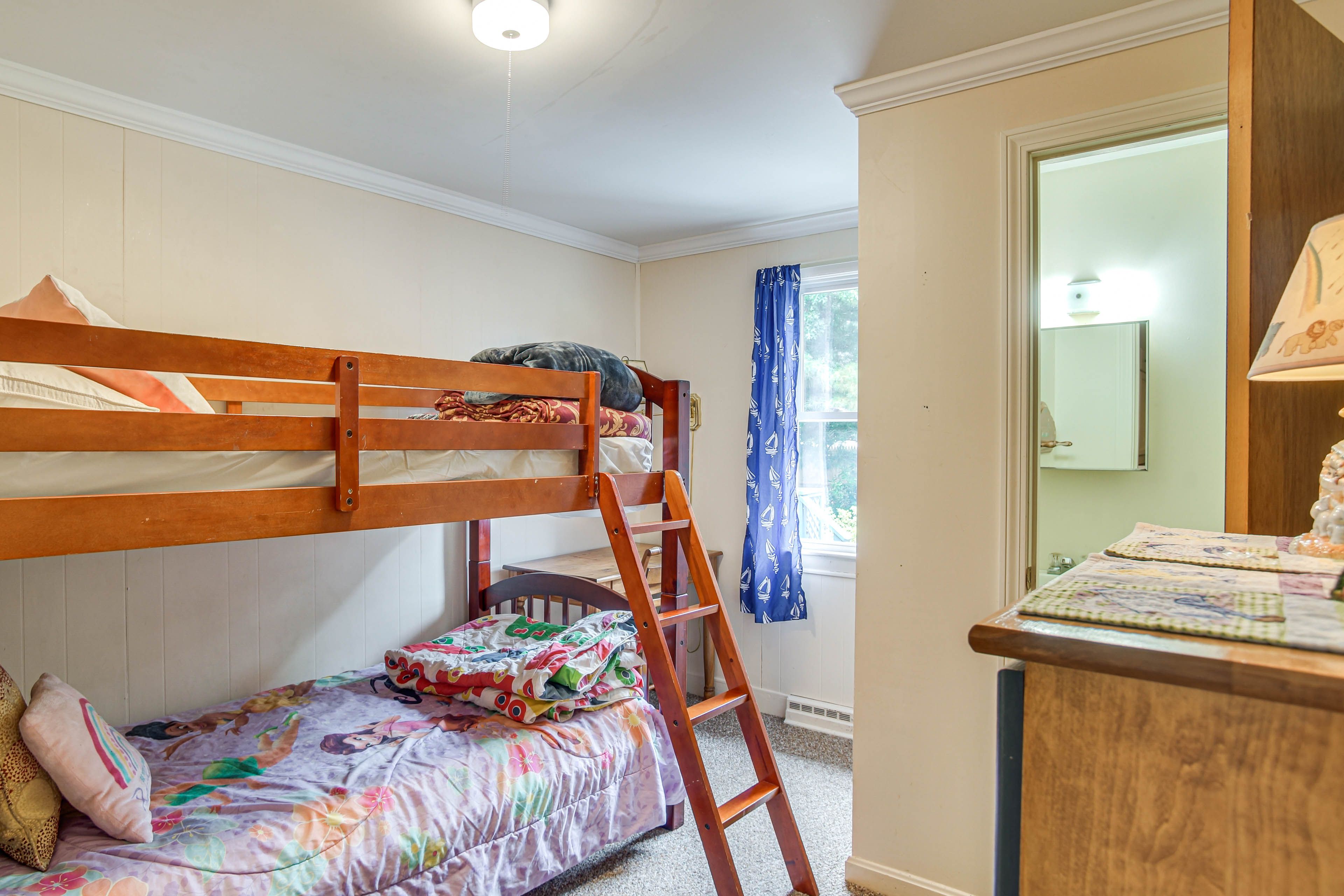 Bedroom 3 | Twin Bunk Bed | Main Floor