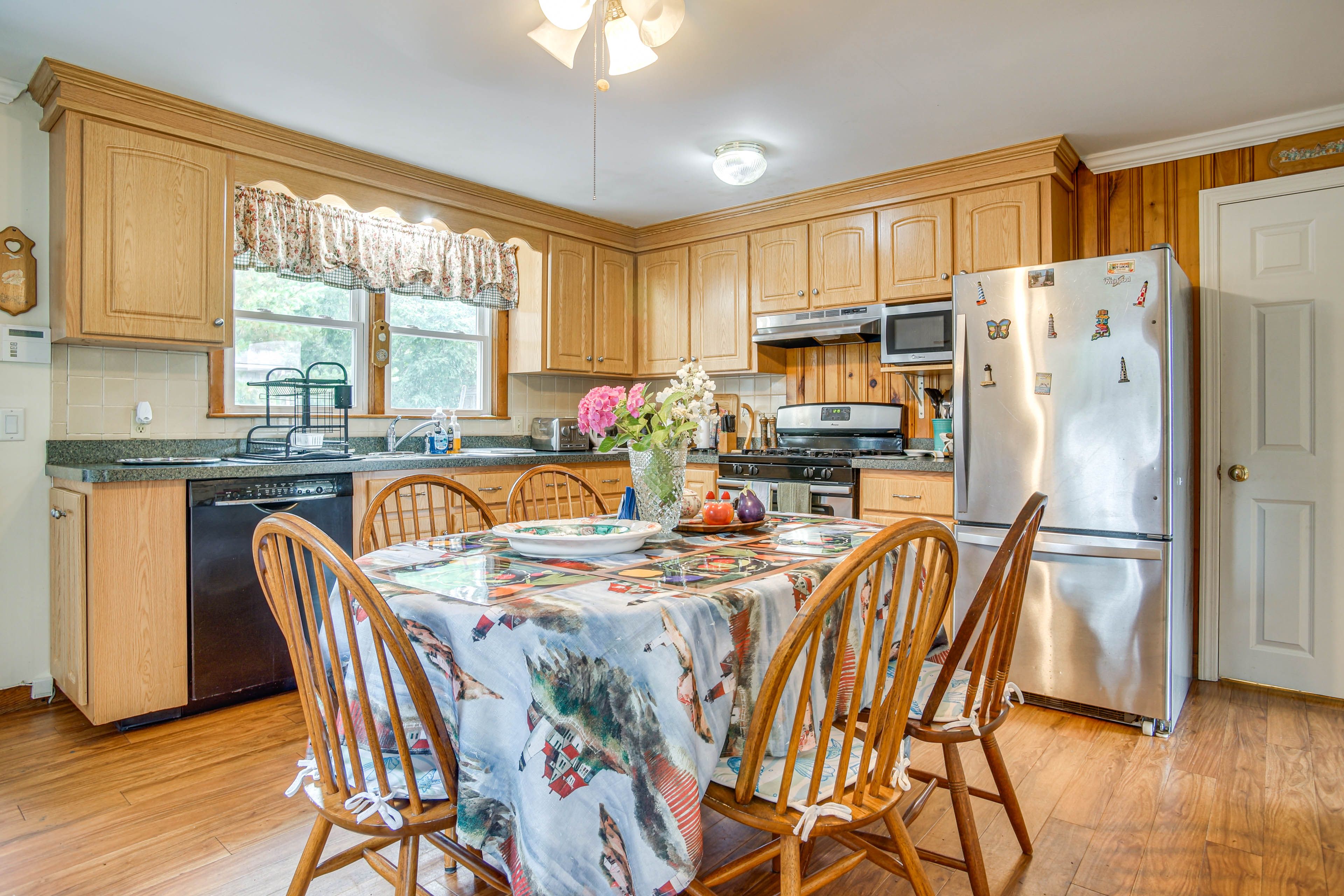 Eat-In Kitchen | Main Floor | Drip Coffee Maker | Toaster | Cooking Basics