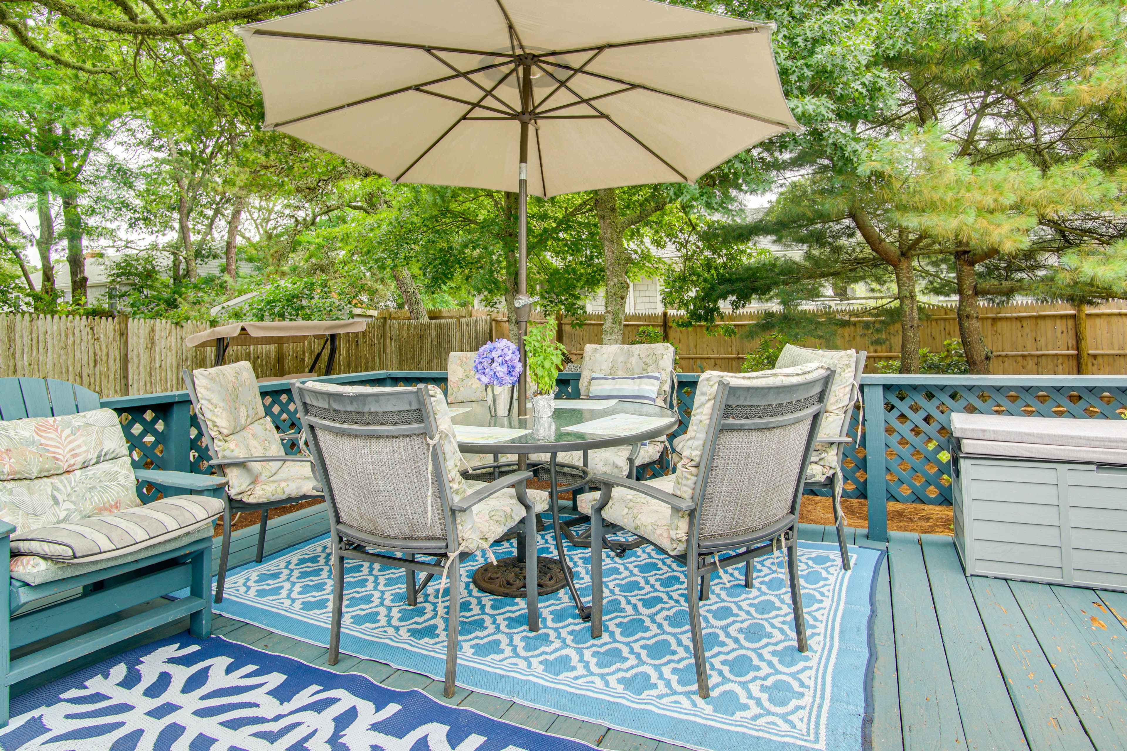 Deck | Outdoor Dining Area | Gas Grill