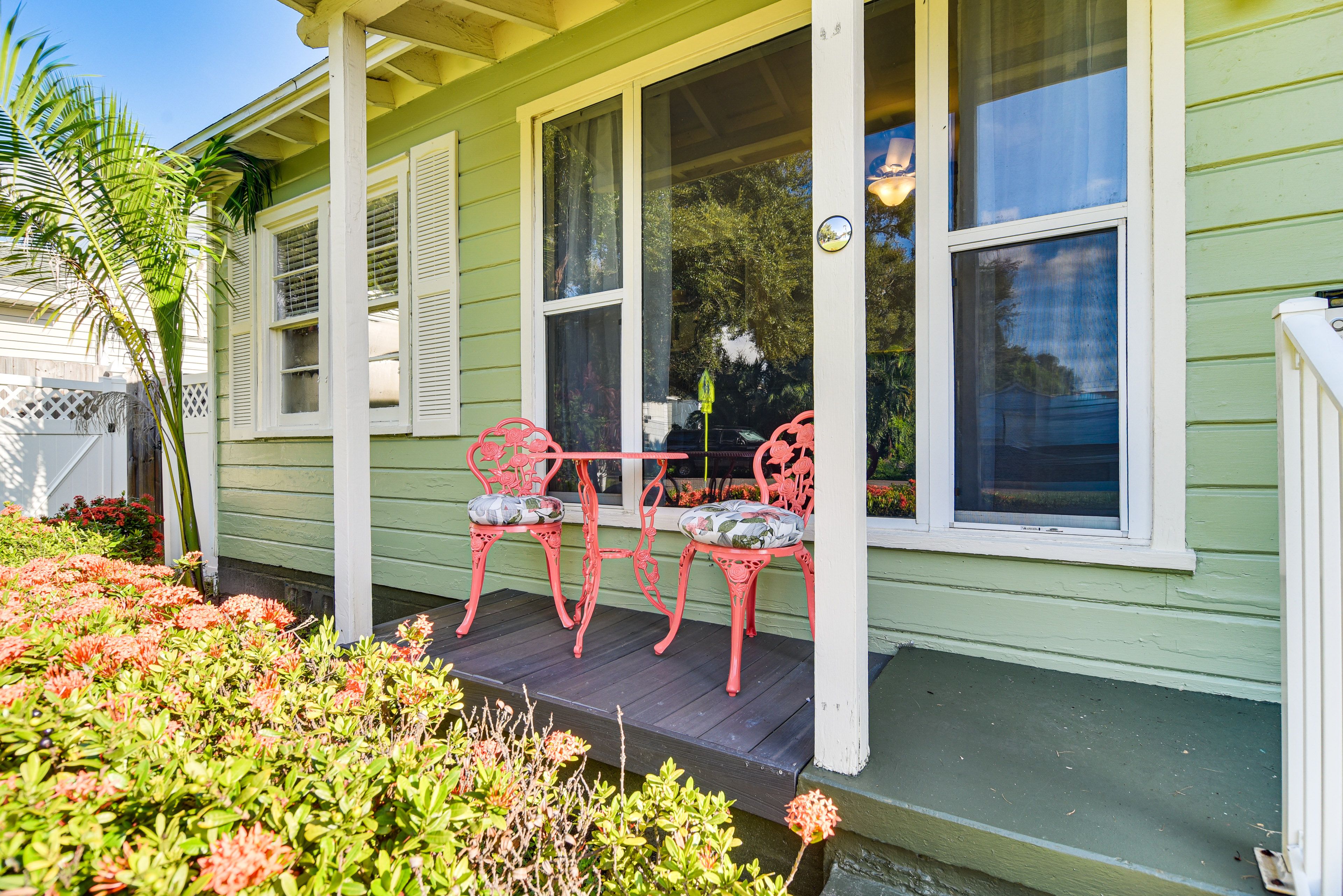 House Exterior | Furnished Porch