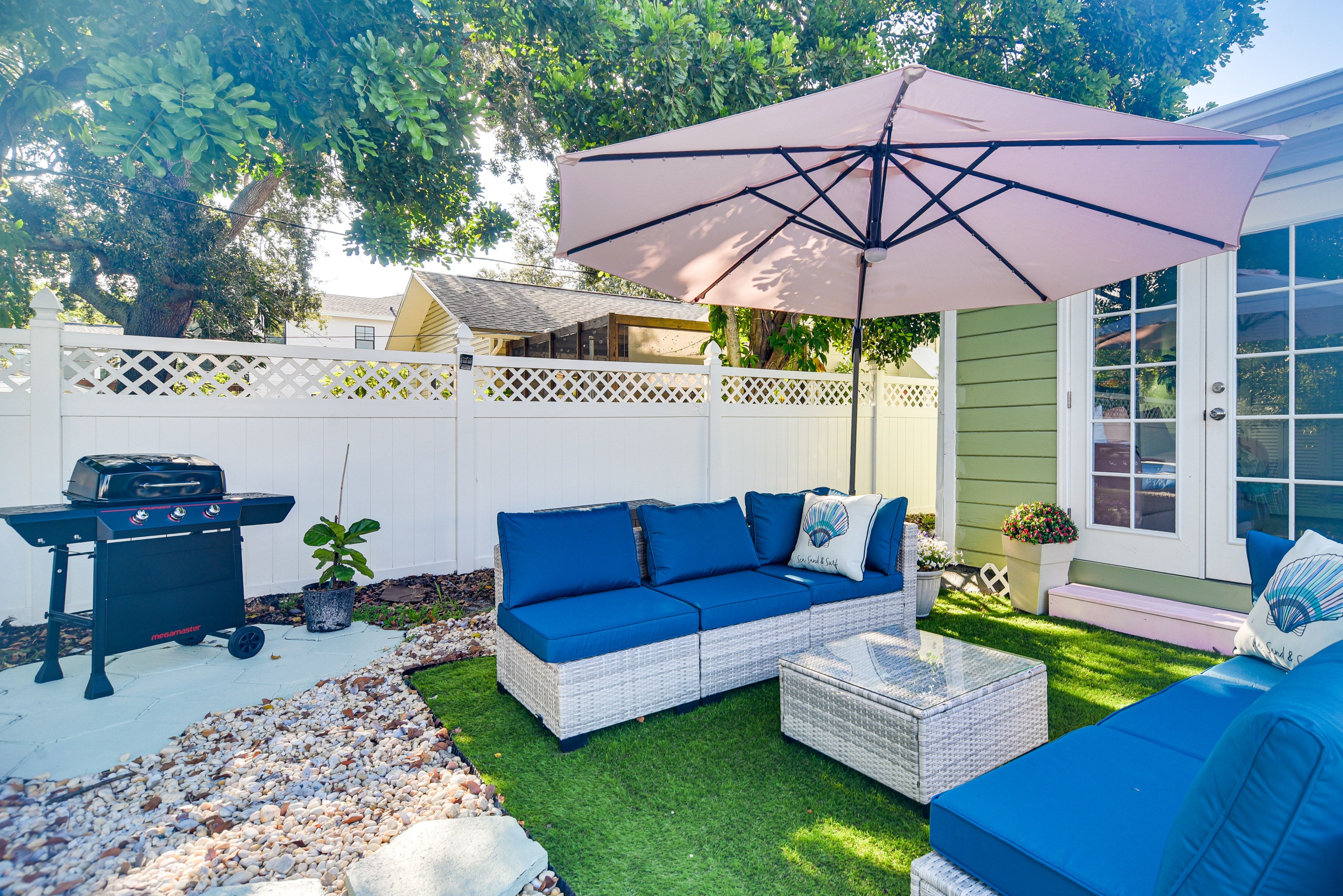 St. Petersburg Vacation Rental | 3BR | 1.5BA | Steps to Enter | 1,000 Sq Ft