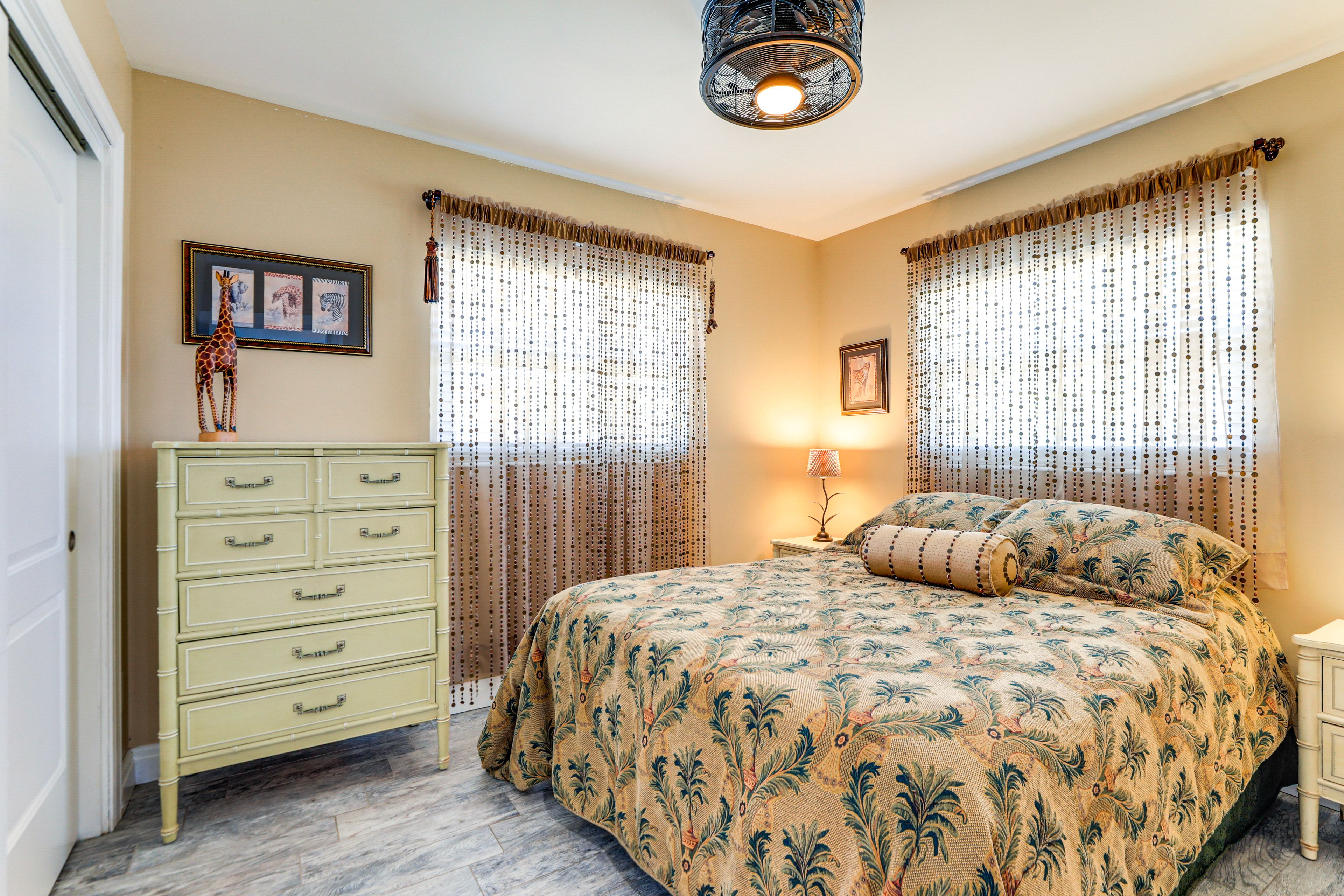 Bedroom 1 | Queen Bed | Linens Provided