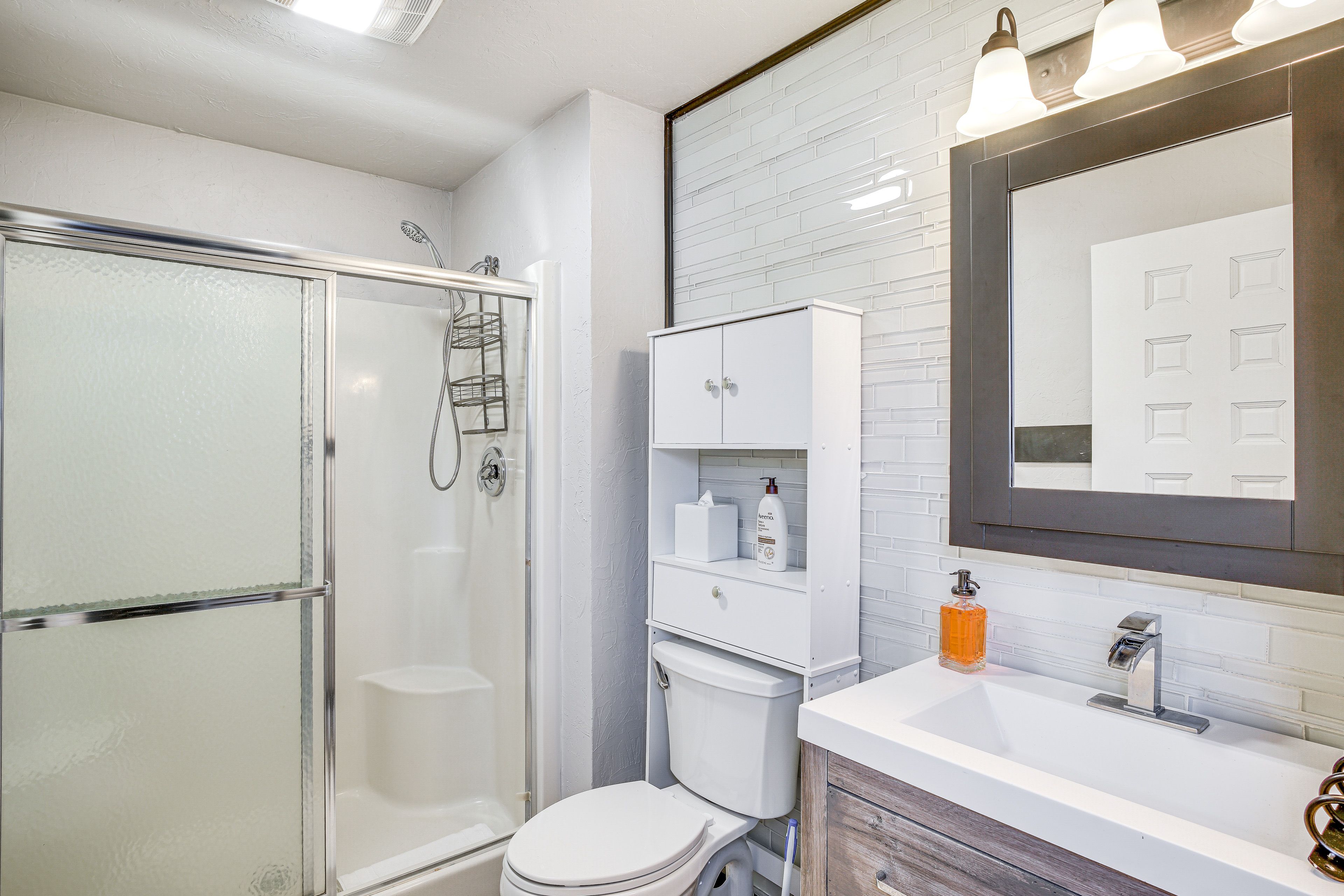 Full Bathroom | Towels Provided