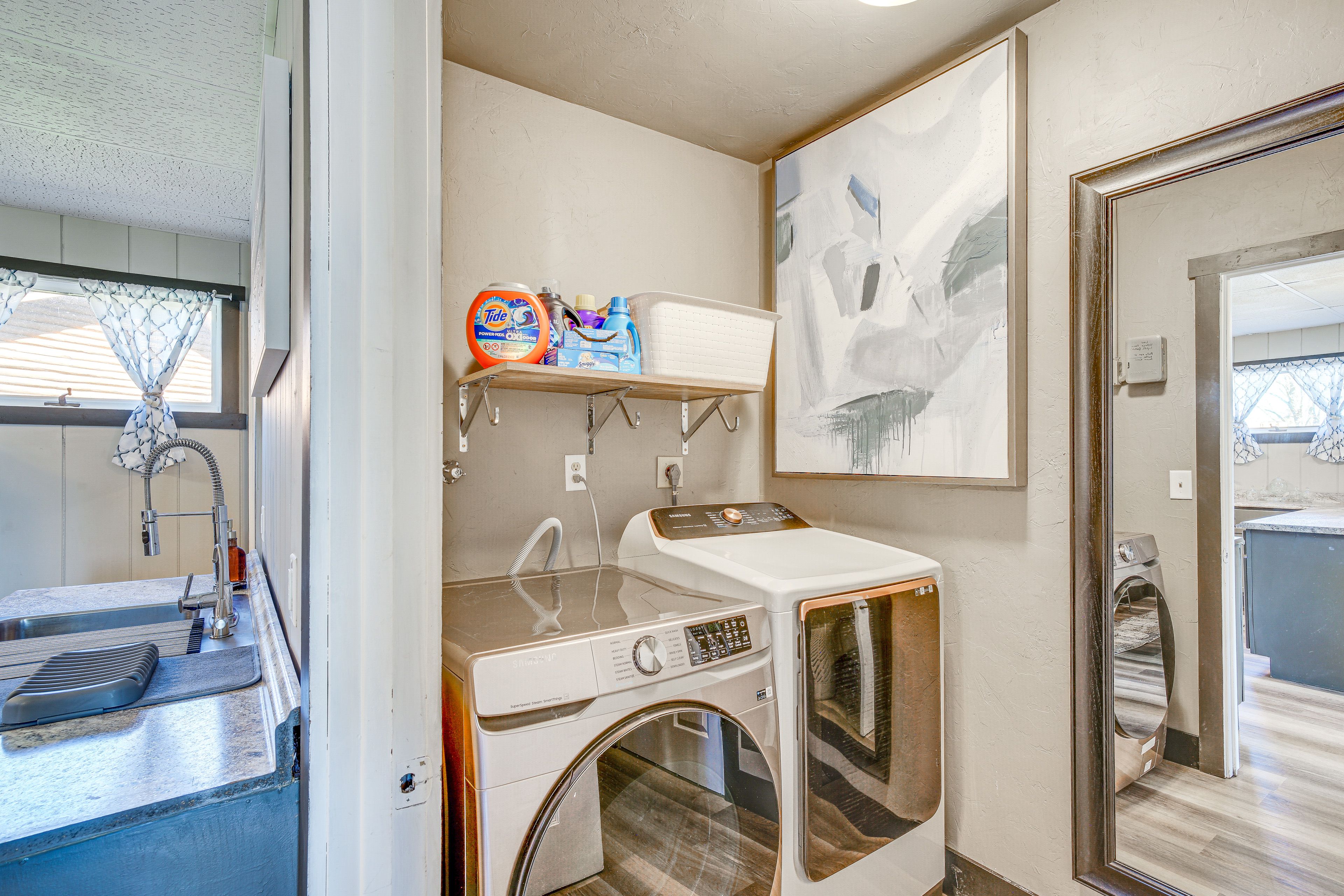 Laundry Room | Washer & Dryer