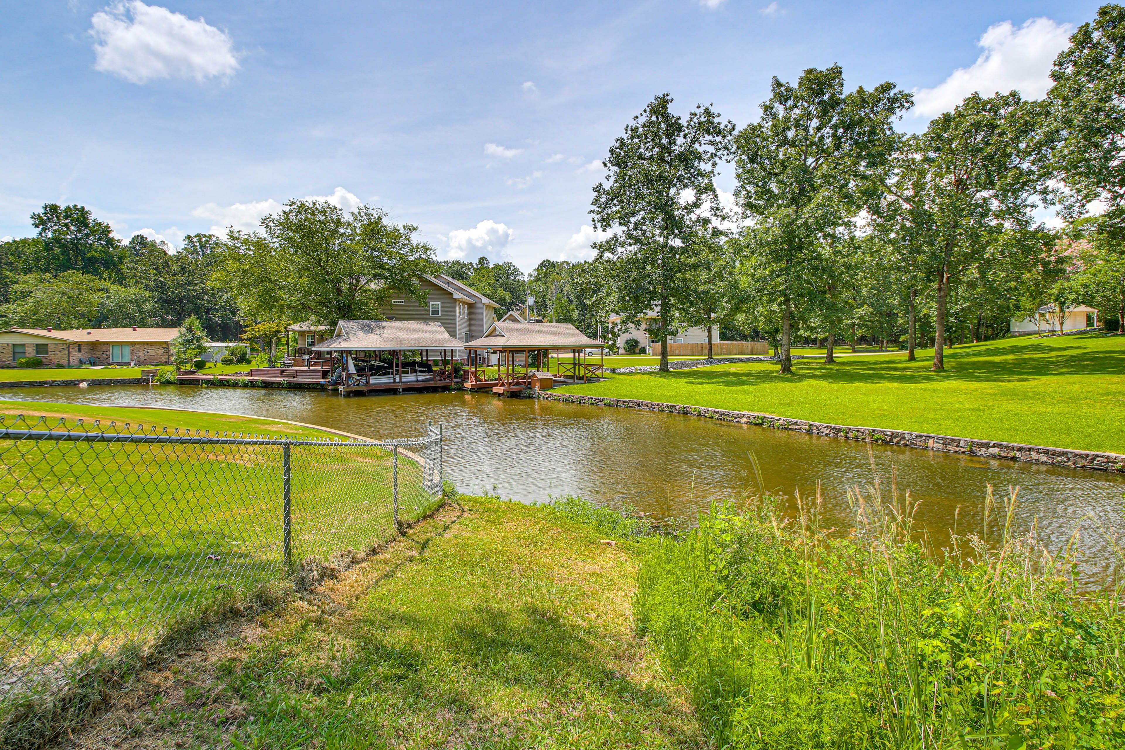 Lake Hamilton Access | 2 Kayaks & Life Vests Provided