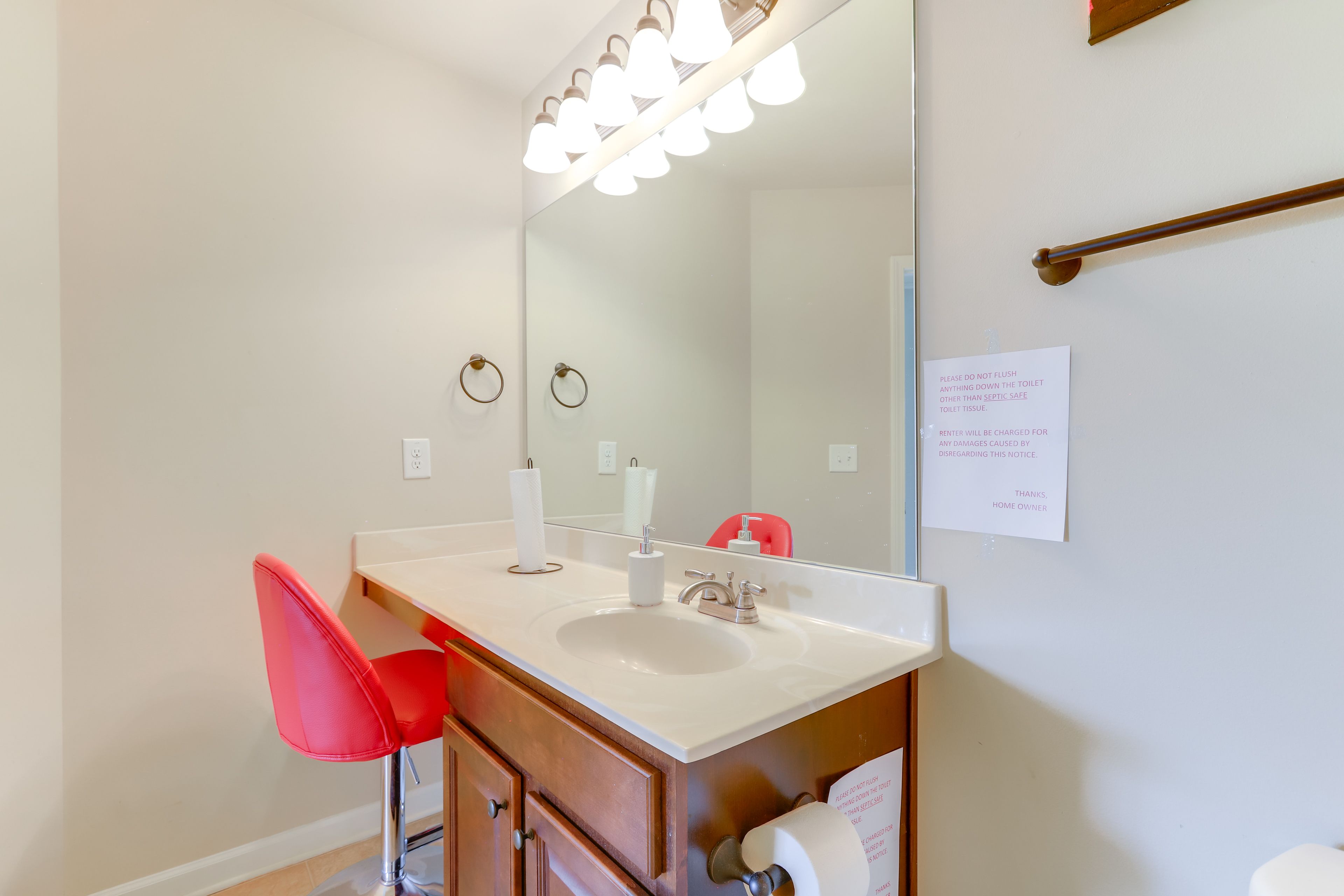 Full Bathroom | 2nd Floor