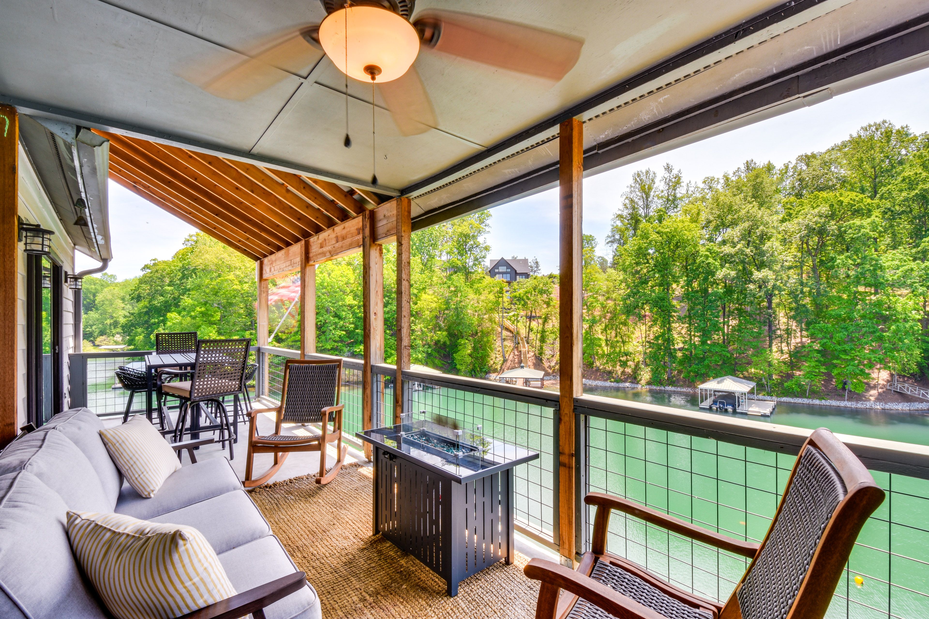 Seneca Vacation Rental | 2BR | 2BA | 1,120 Sq Ft | Stairs Required to Enter