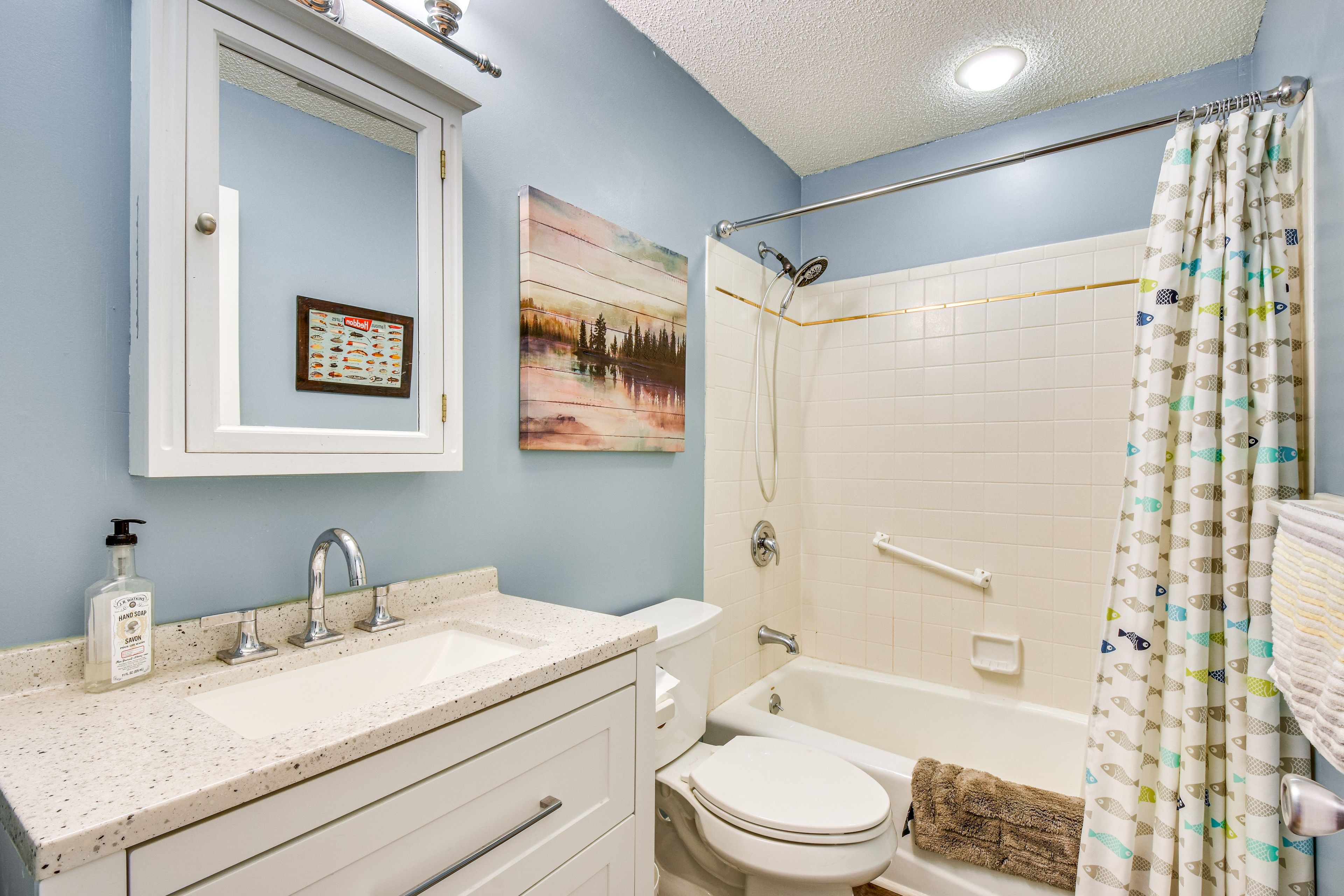 Full Bathroom | Towels Provided