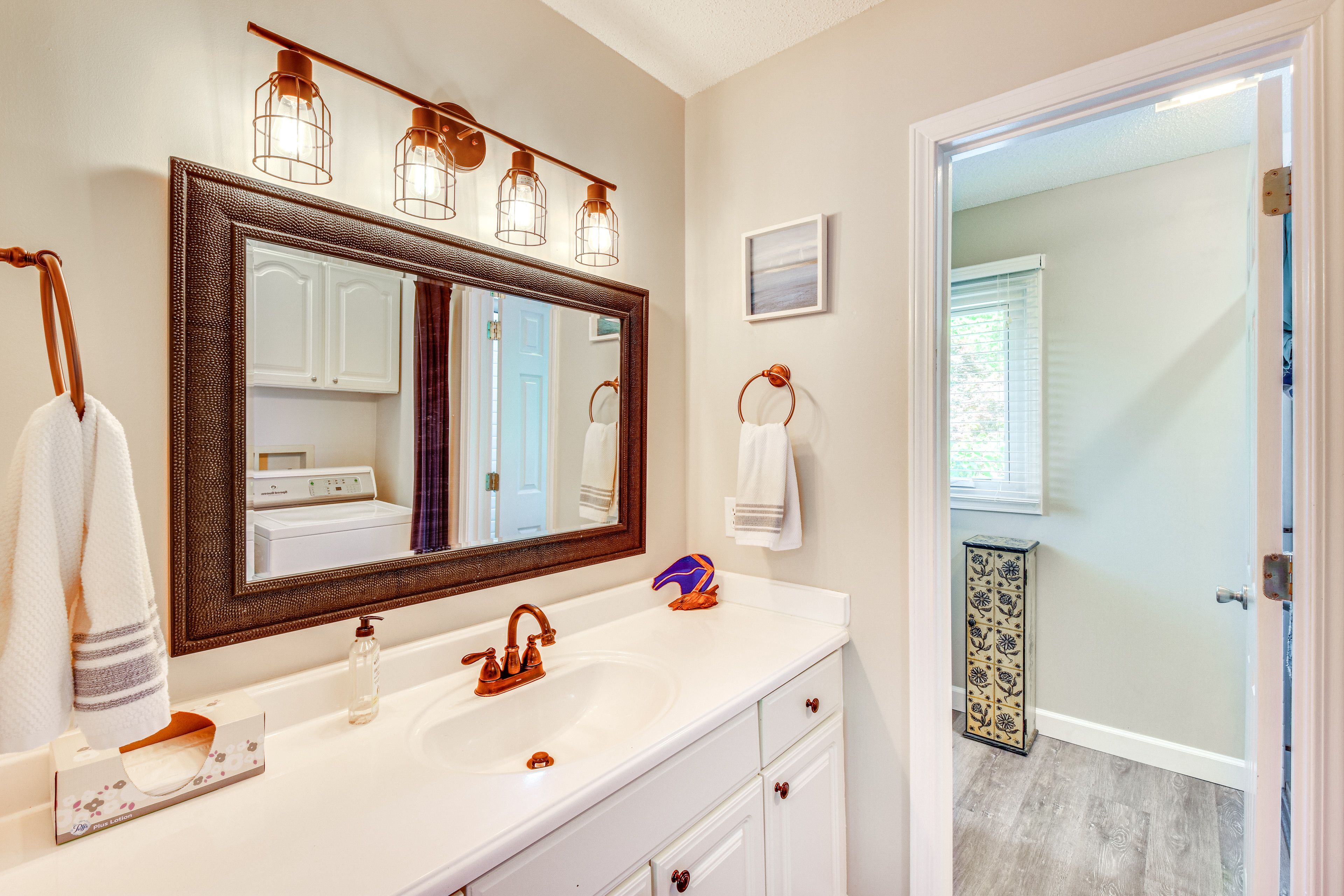 Full Bathroom | In-Unit Washer & Dryer