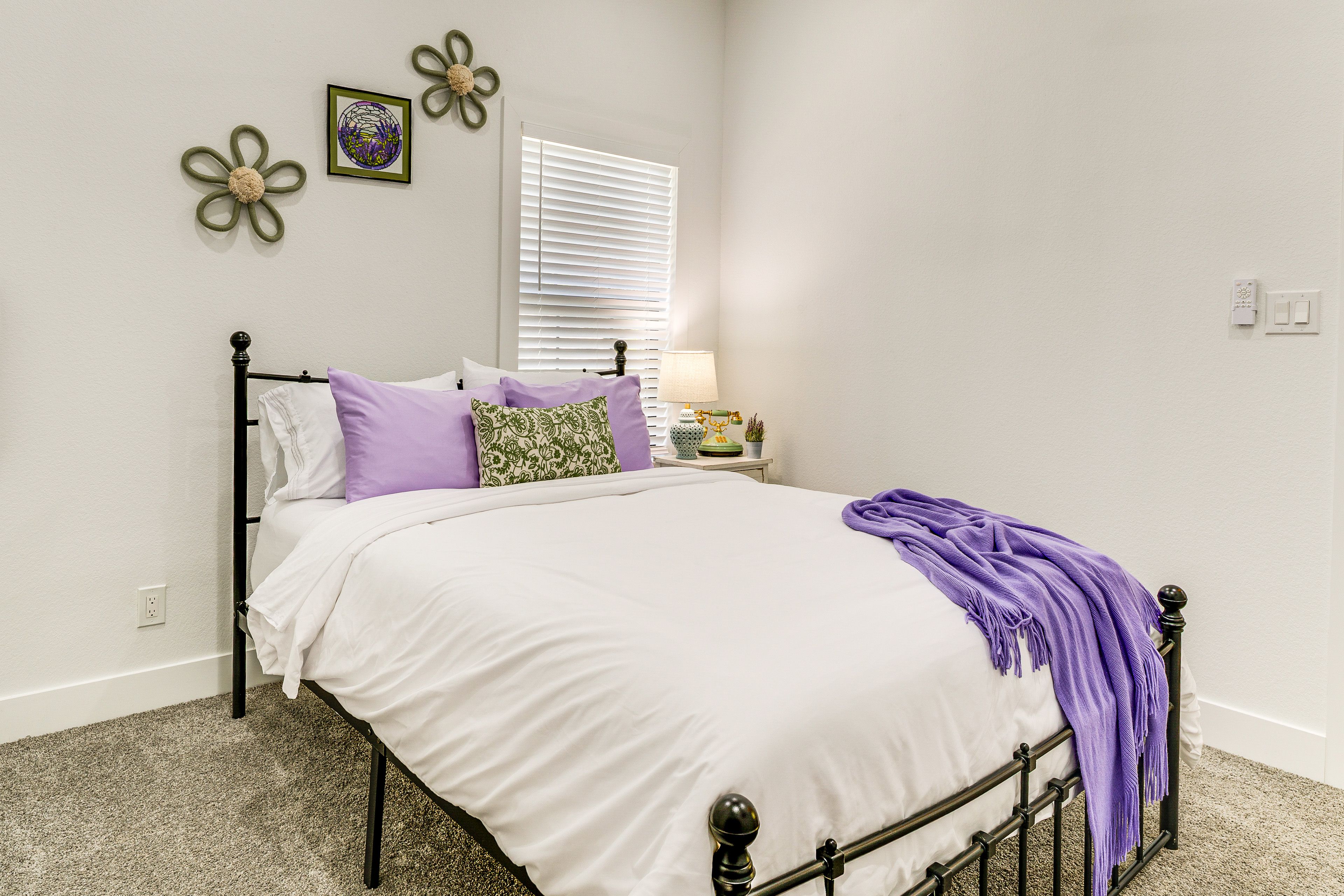 Bedroom 2 | Queen Bed