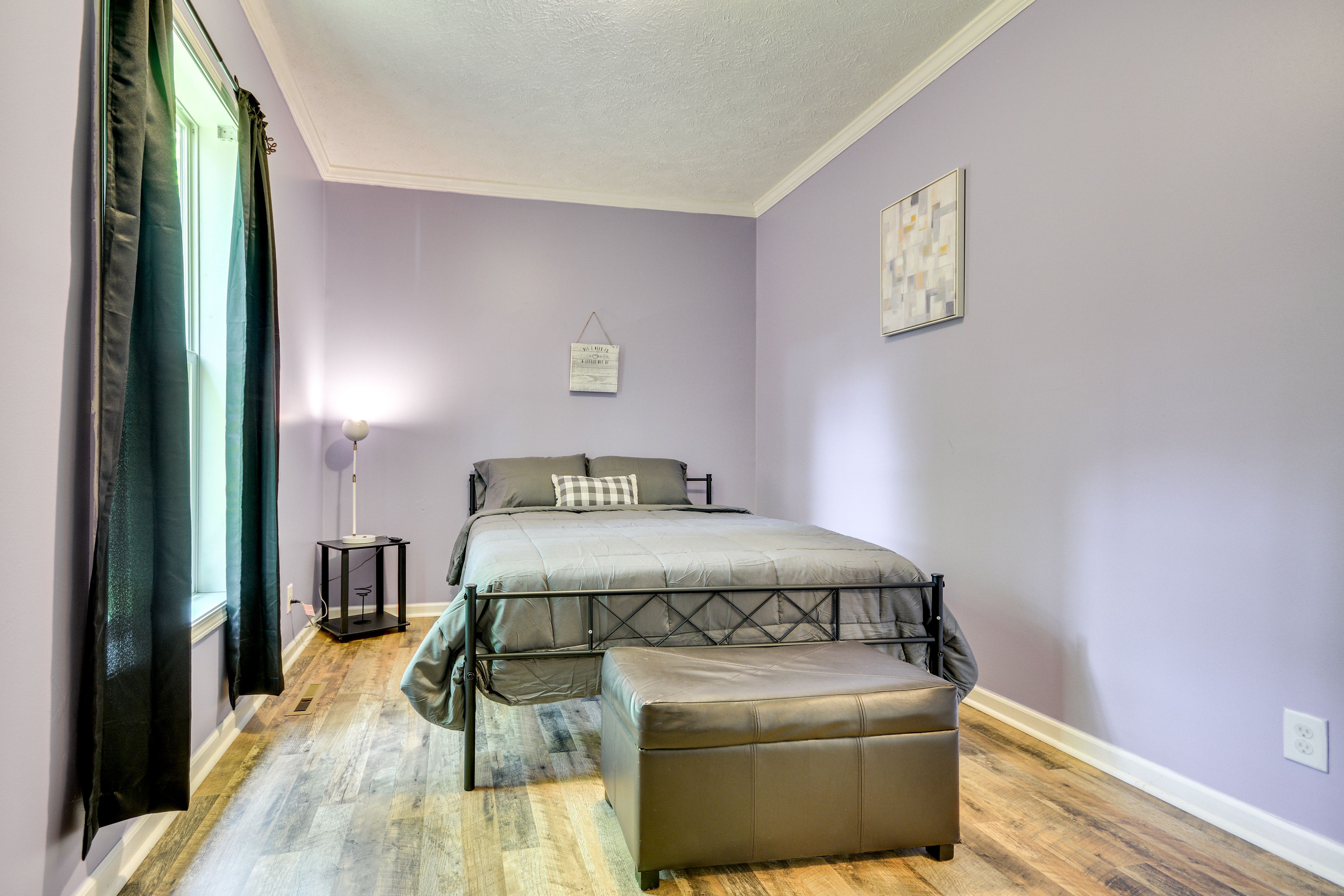 Bedroom 2 | Queen Bed | Smart TV