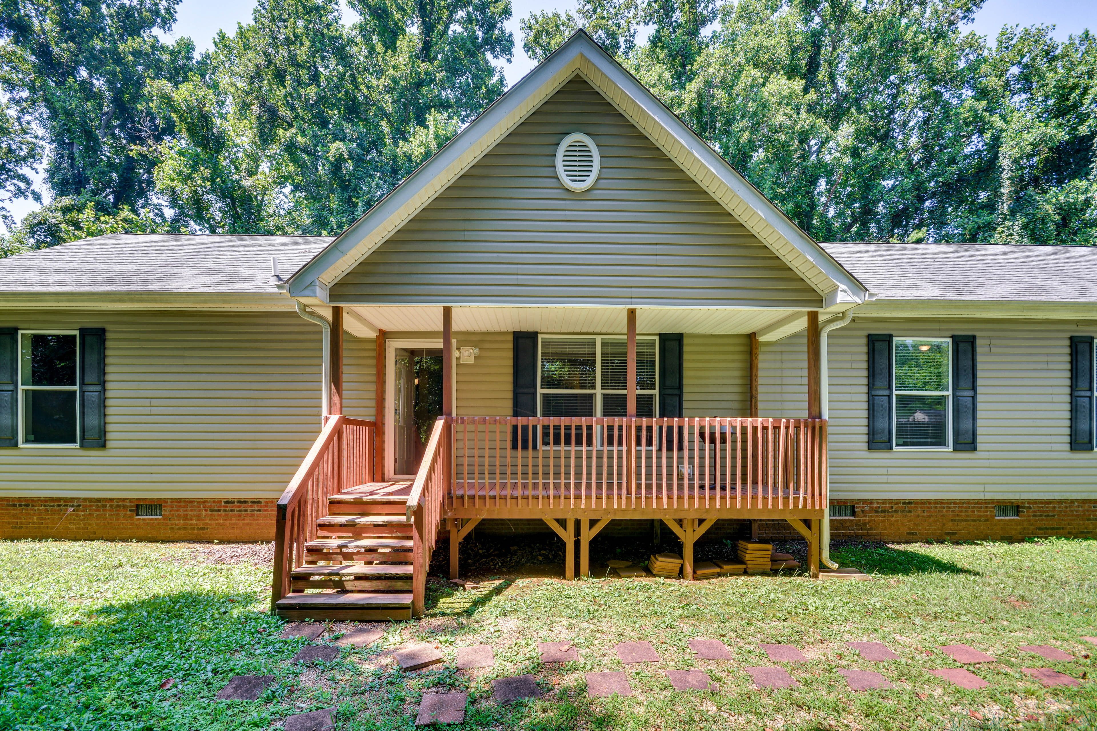 House Exterior | Cornhole