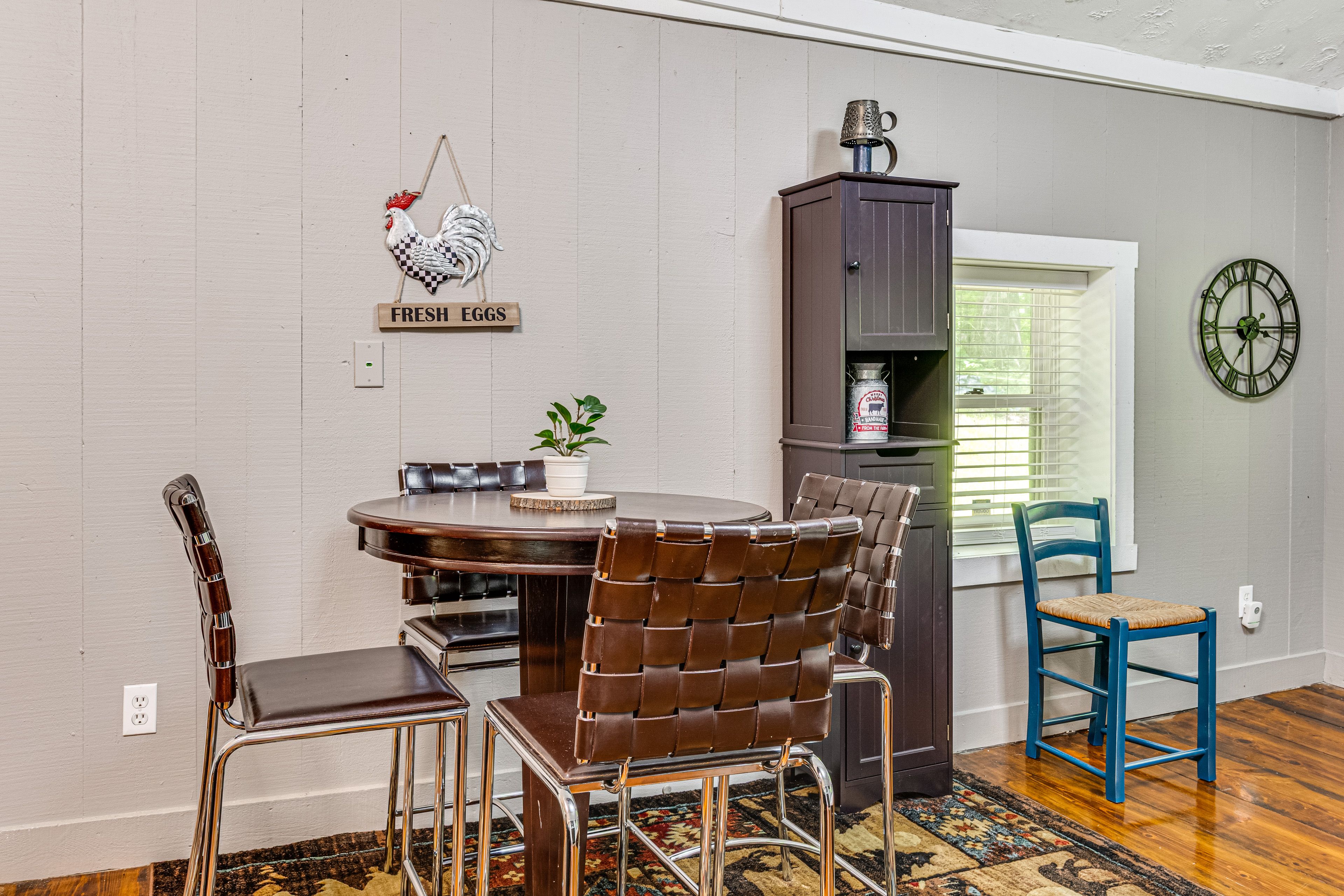 Dining Area | Dishware & Flatware