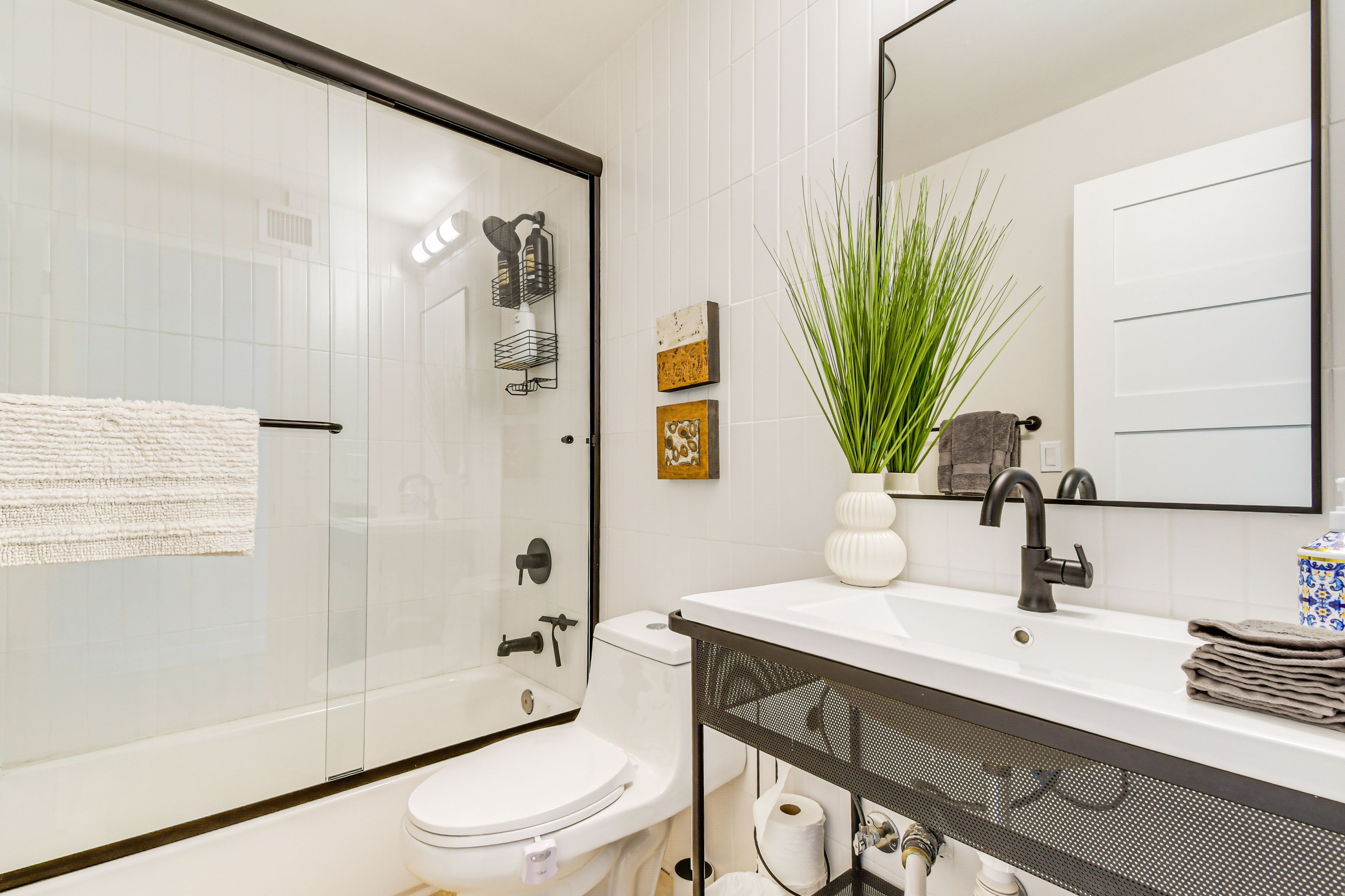 Bathroom | Main Level