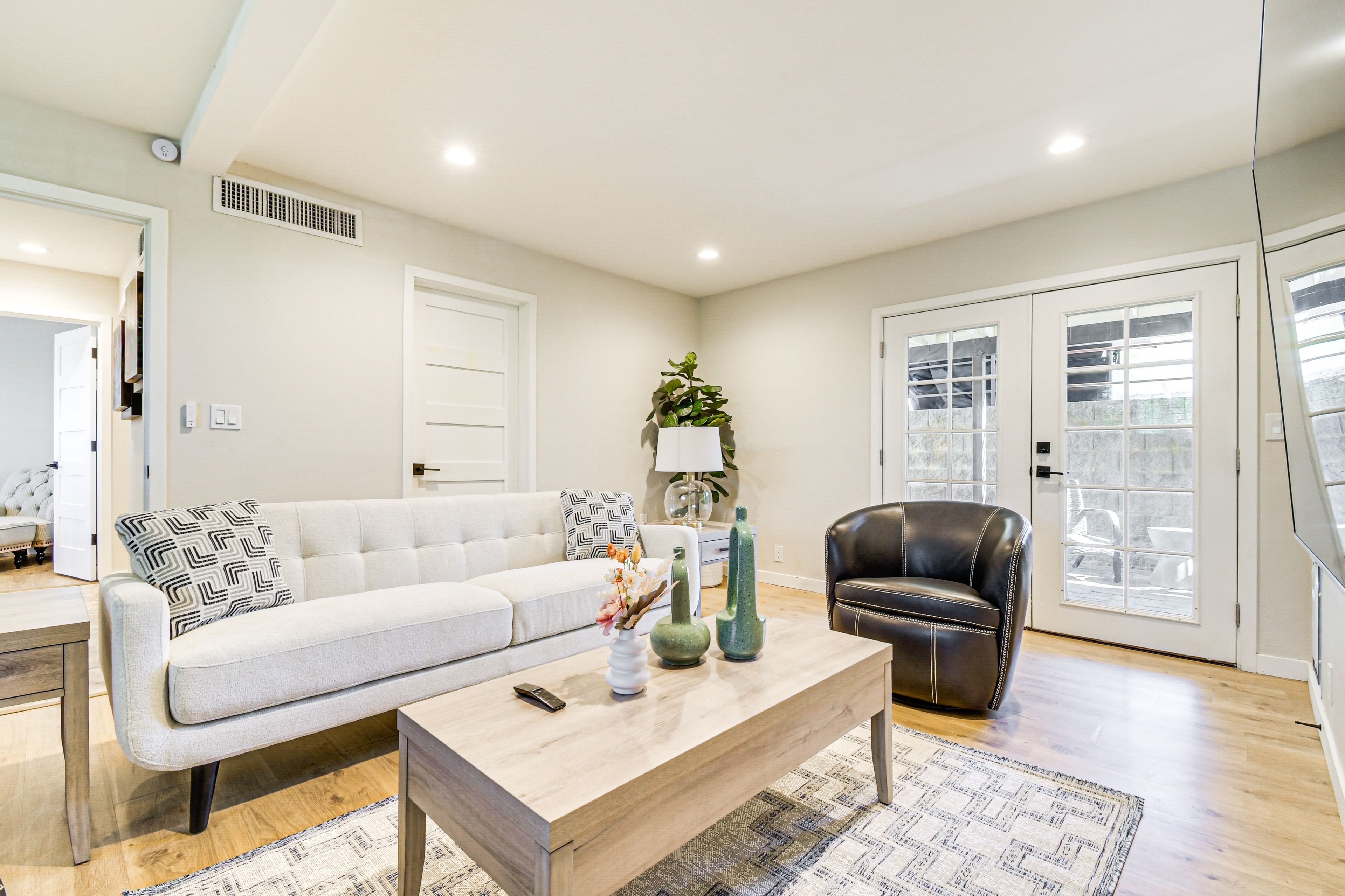 Living Room | Smart TV | Lower Level