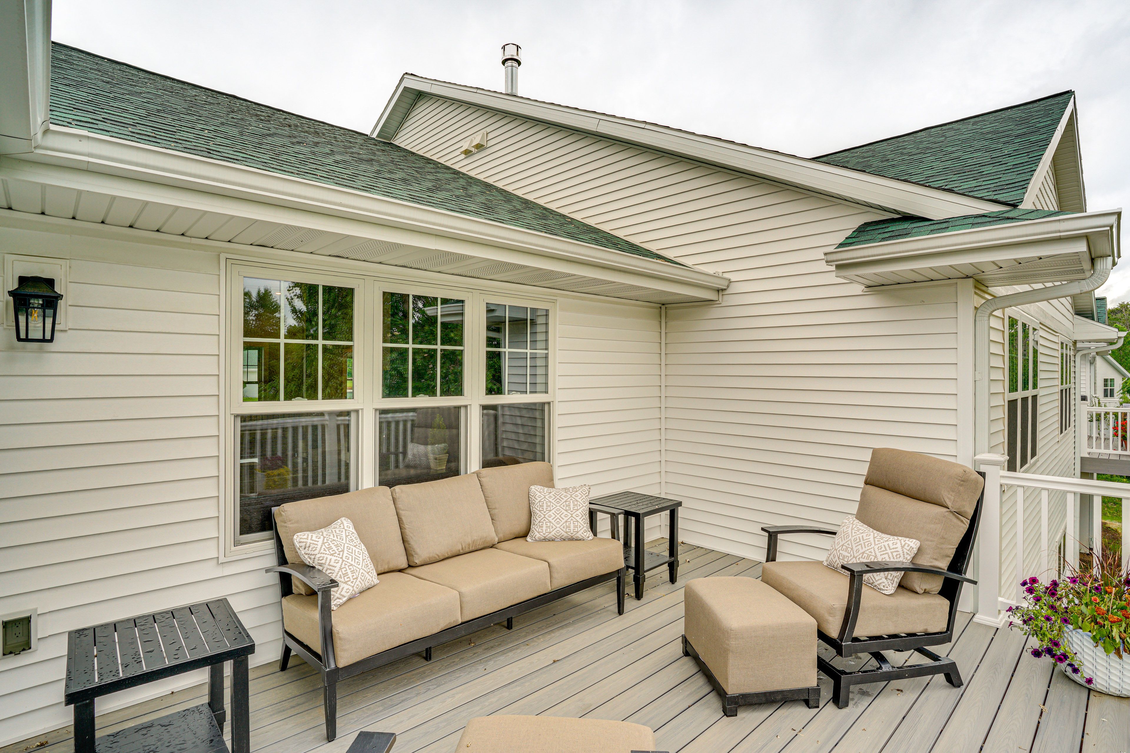 Rear Deck | Outdoor Seating