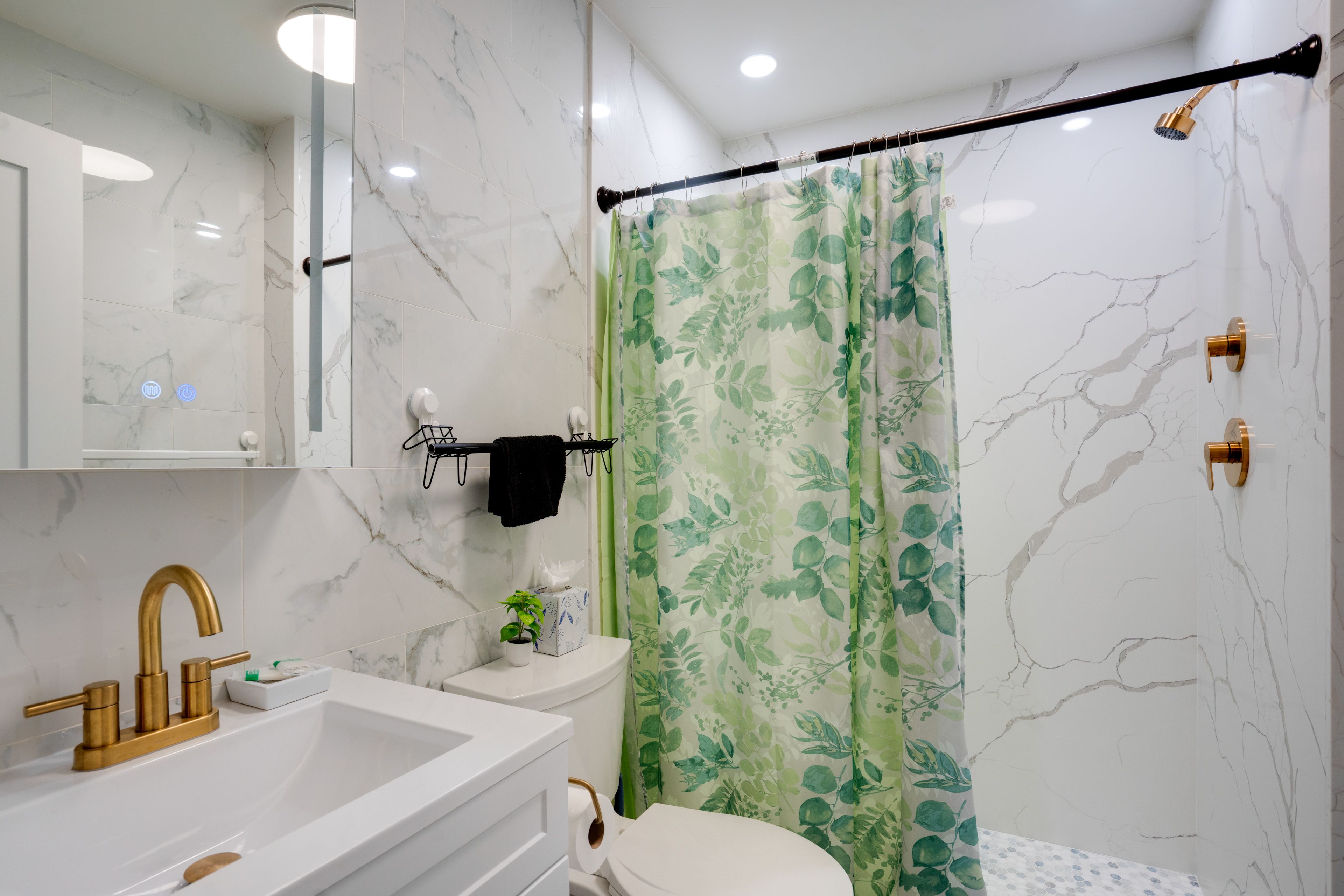 Full Bathroom | 1st Floor