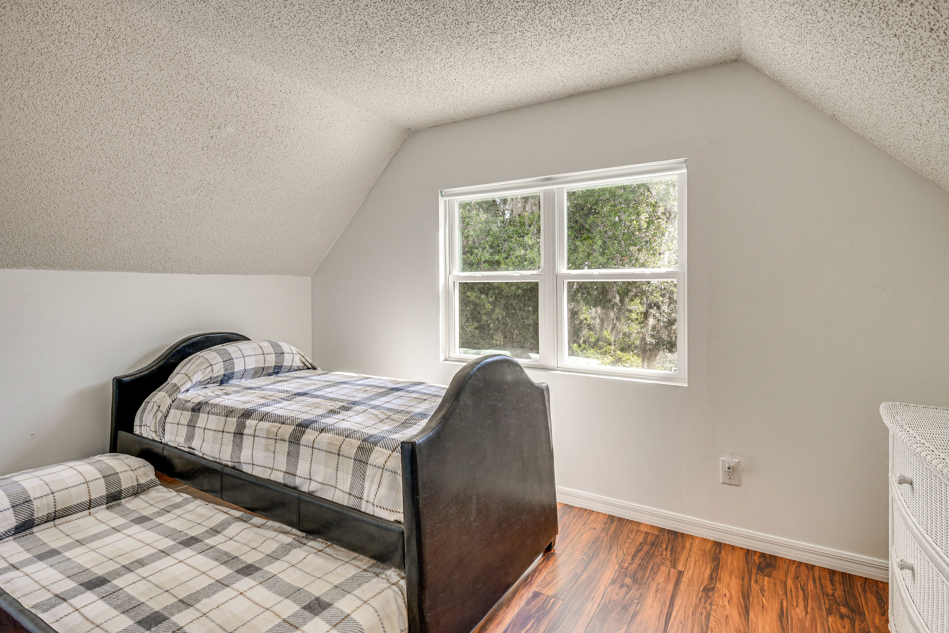Bedroom 2 | 2nd Floor | Twin Bed w/ Twin Trundle