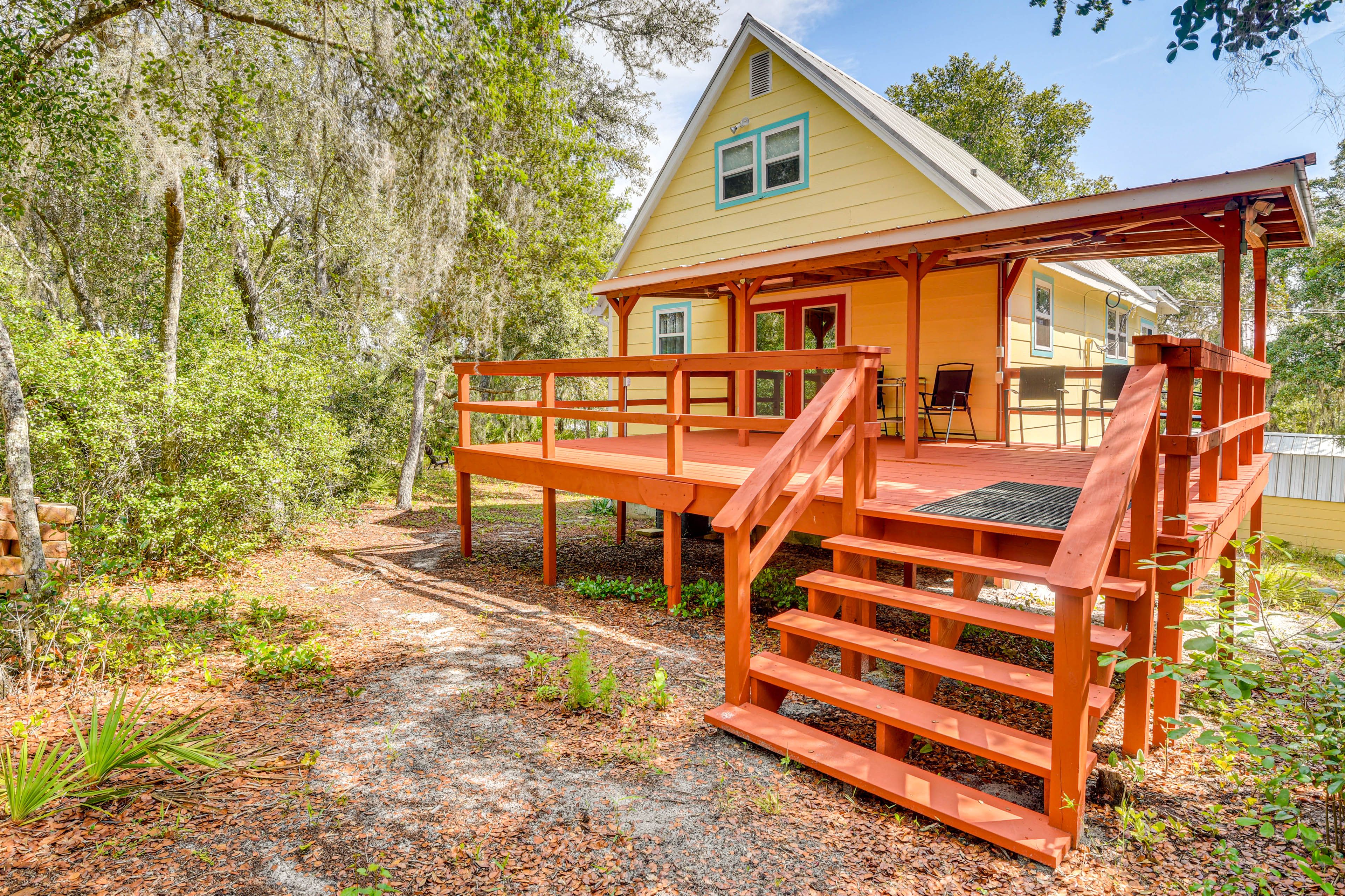 Fort McCoy Vacation Rental | 2BR | 1.5BA | 900 Sq Ft | Stairs Required
