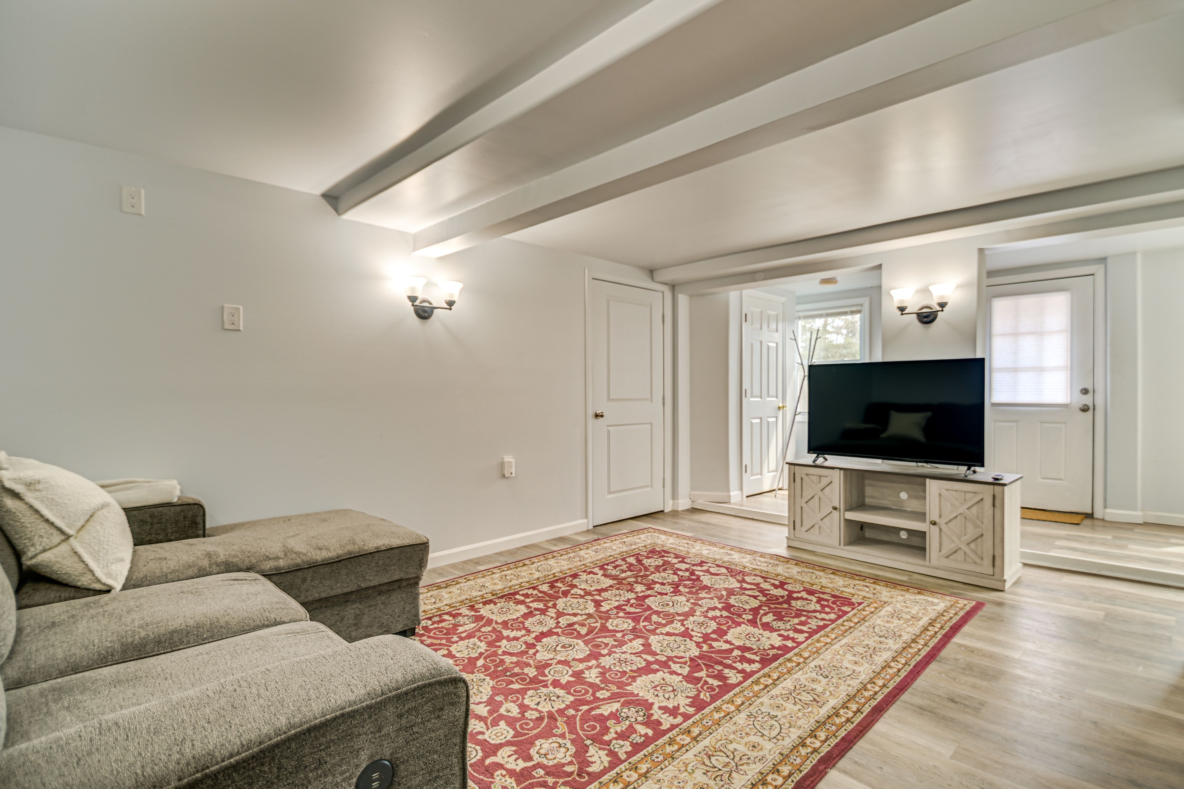 Living Room | Single-Story Unit | 1st-Floor Apartment