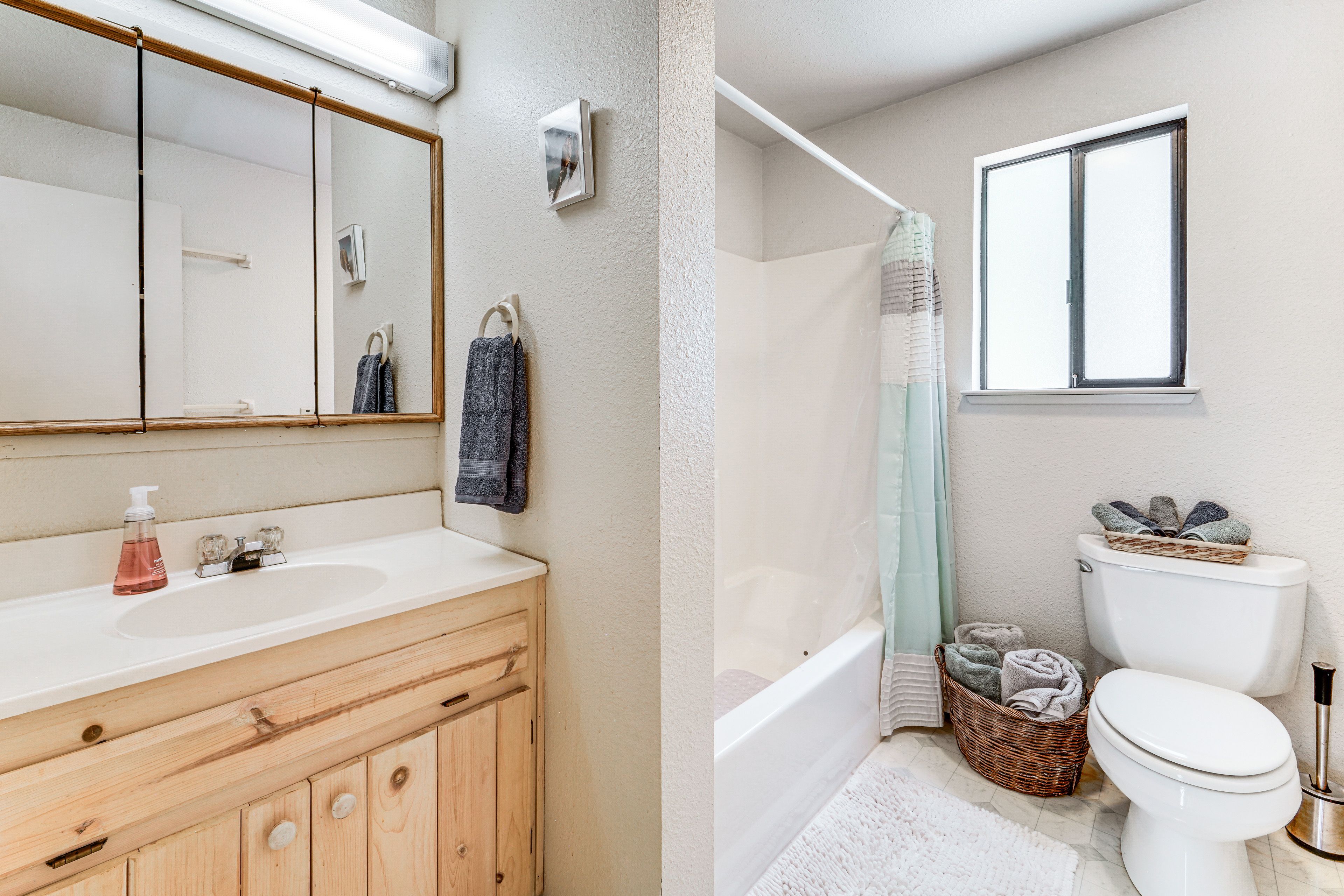 Bathroom | 2nd Floor | Towels Provided | Complimentary Toiletries | Hair Dryer