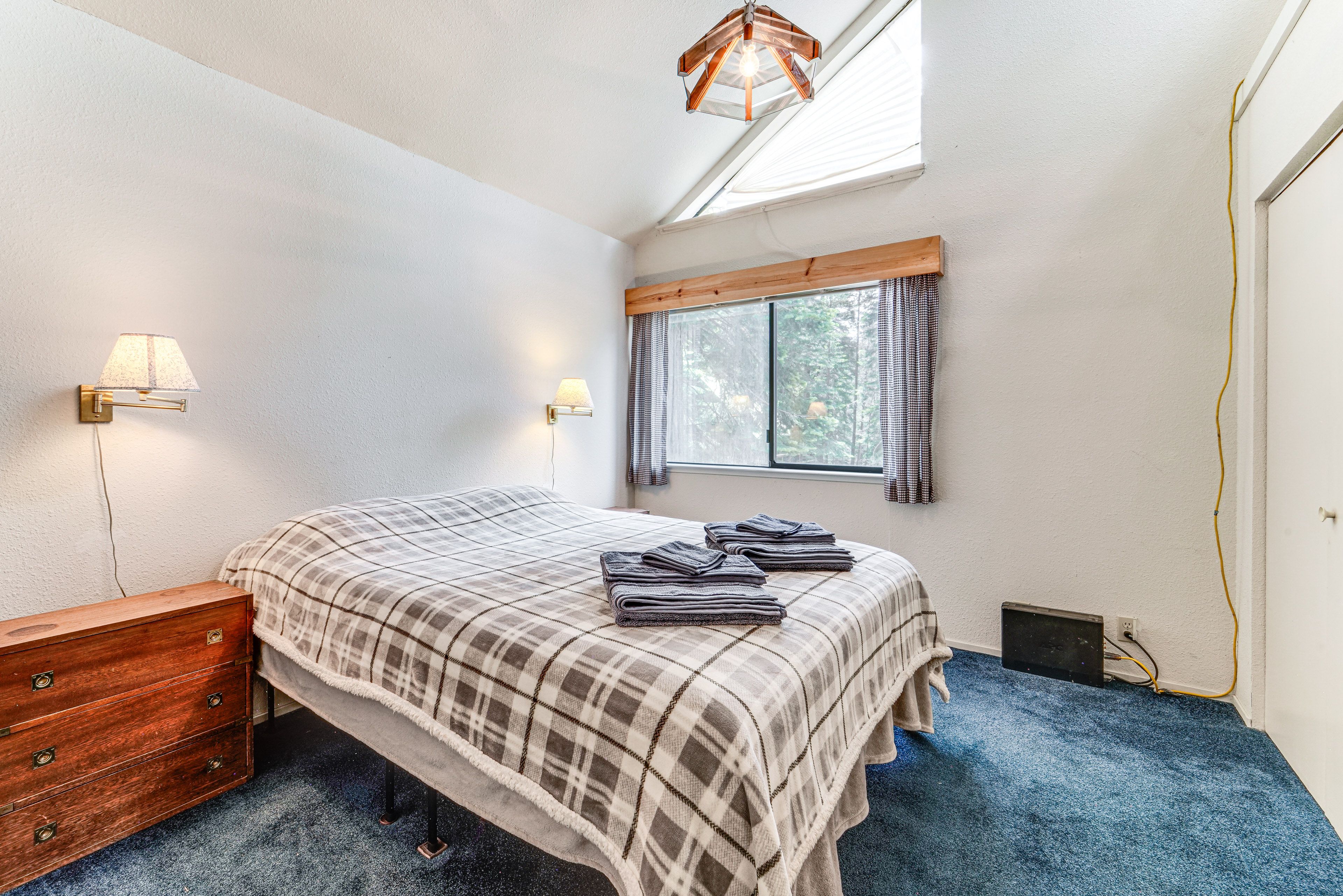 Bedroom 1 | Queen Bed | Linens Provided