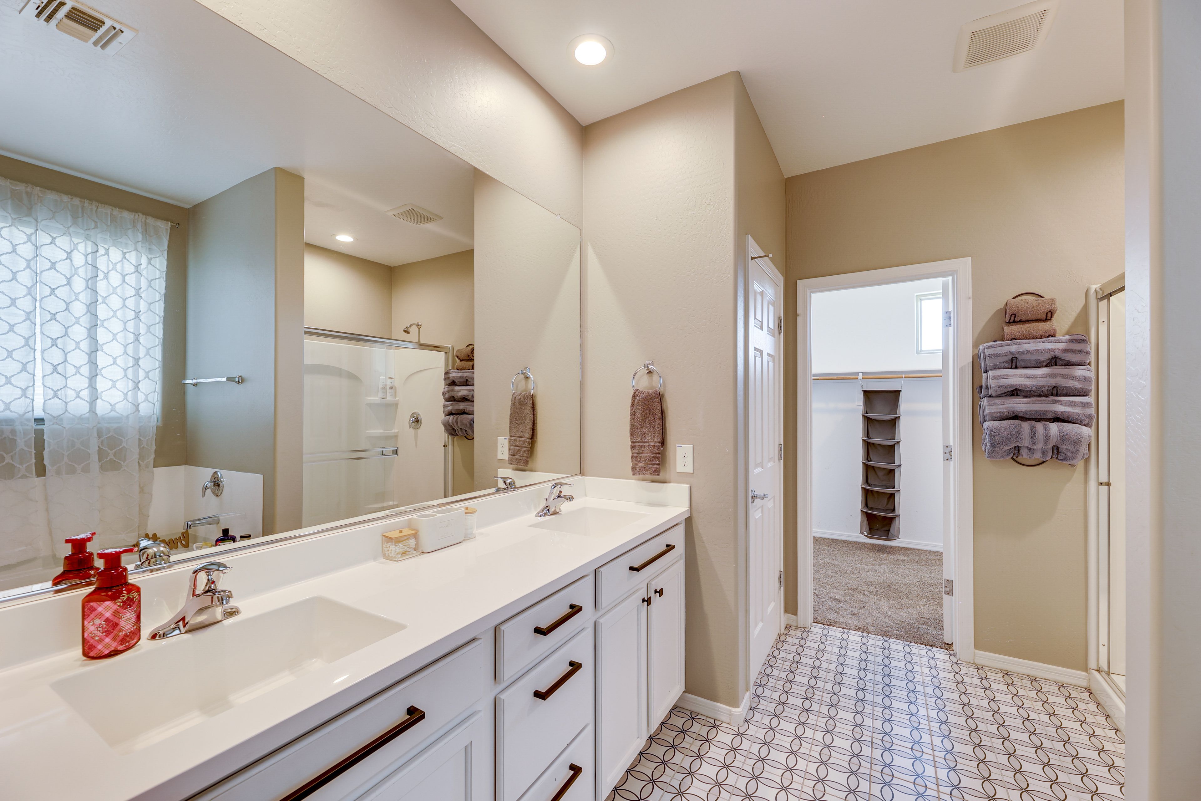 Full Bathroom | 2nd Floor | Complimentary Toiletries